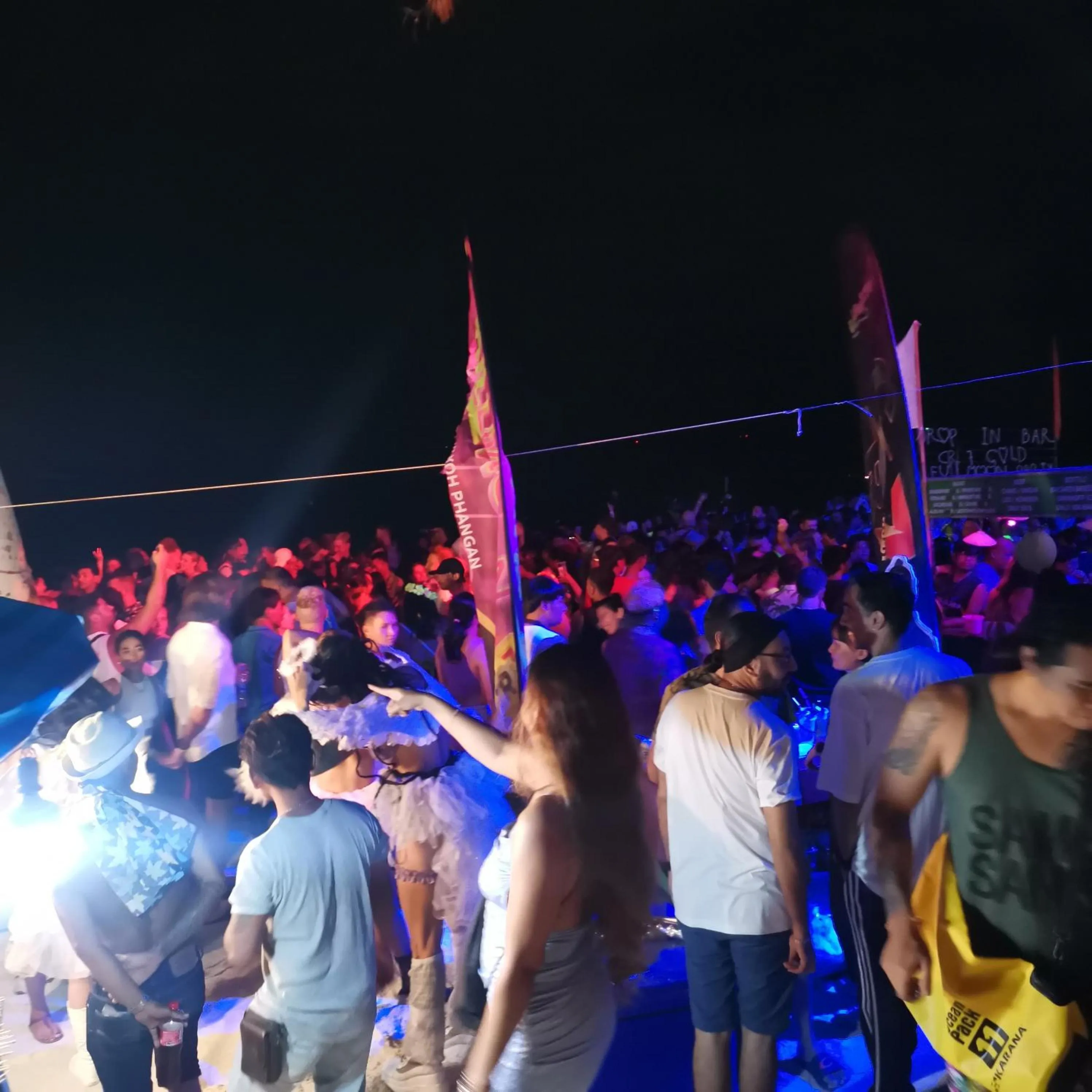 People in Haadrin village Fullmoon