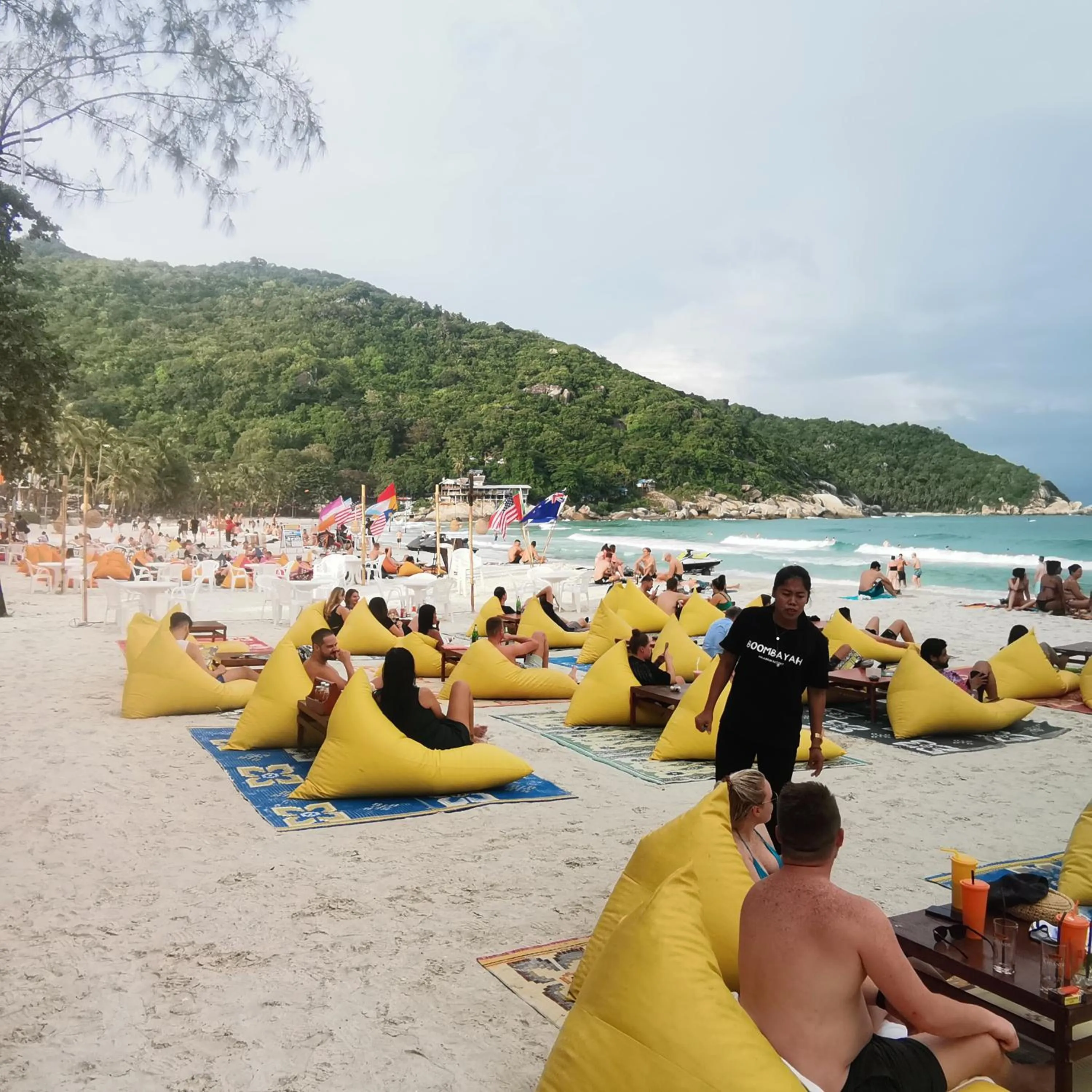 Beach in Haadrin village Fullmoon