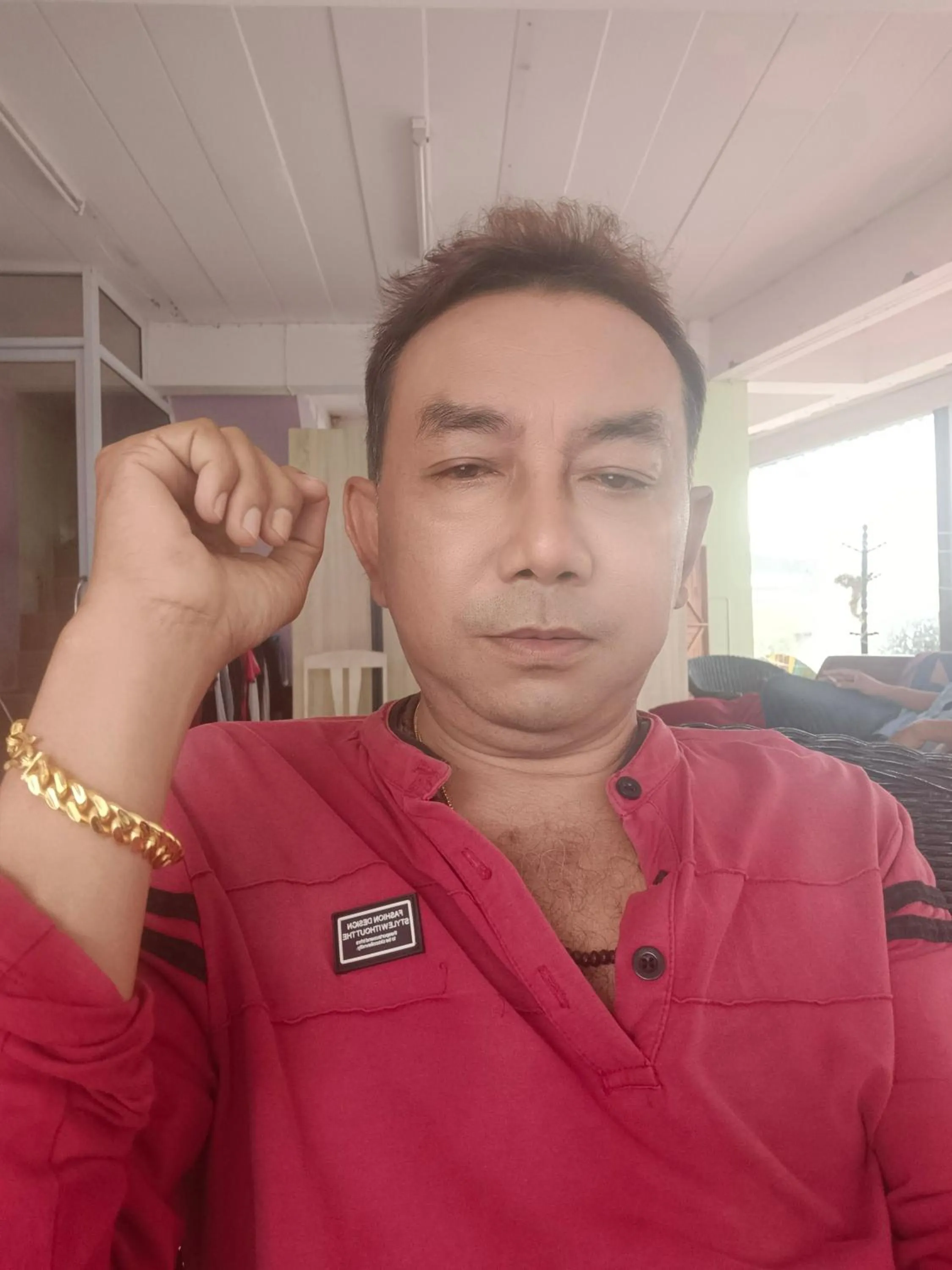 People in Haadrin village Fullmoon