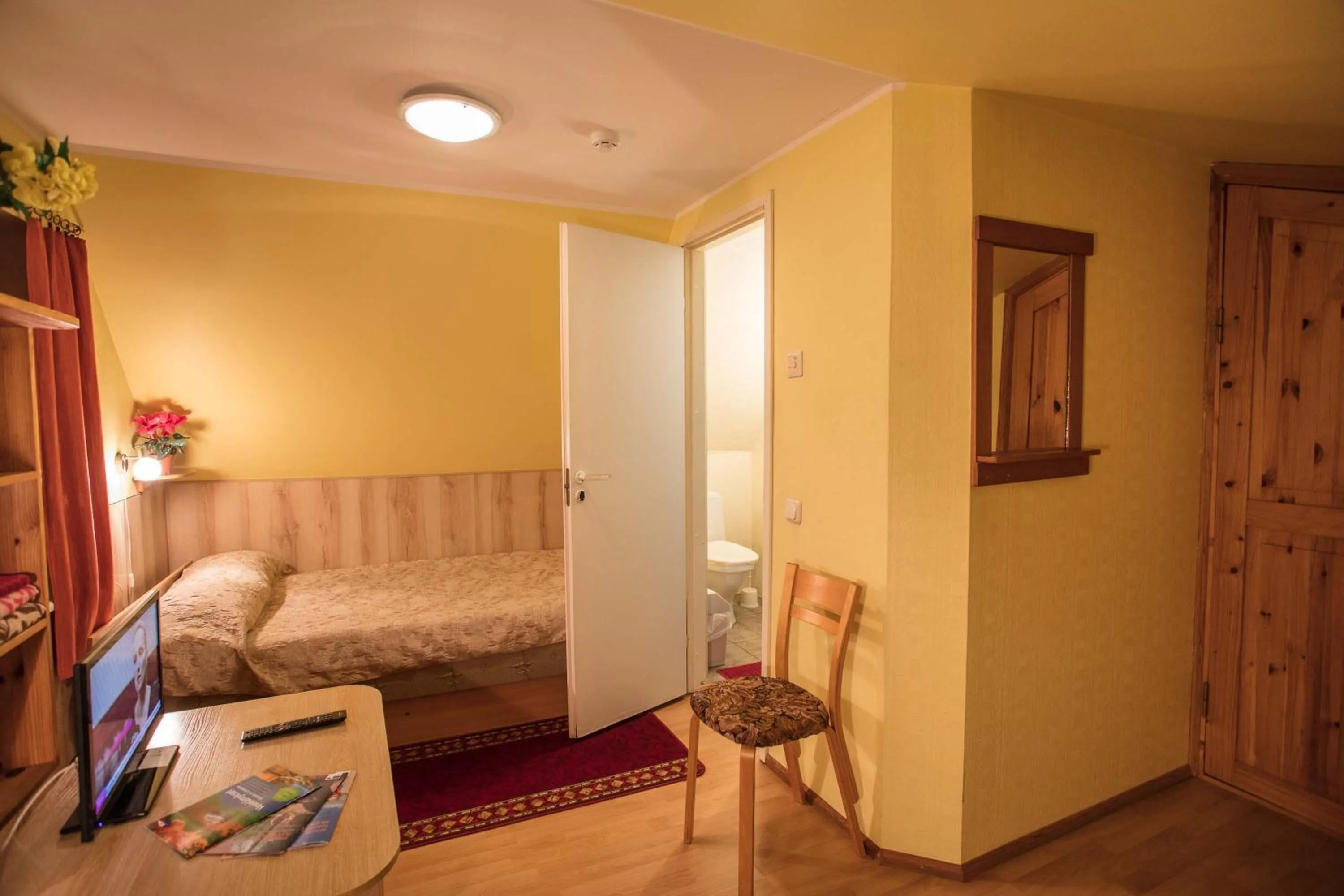 Inner courtyard view, Bed in Endla Hotell