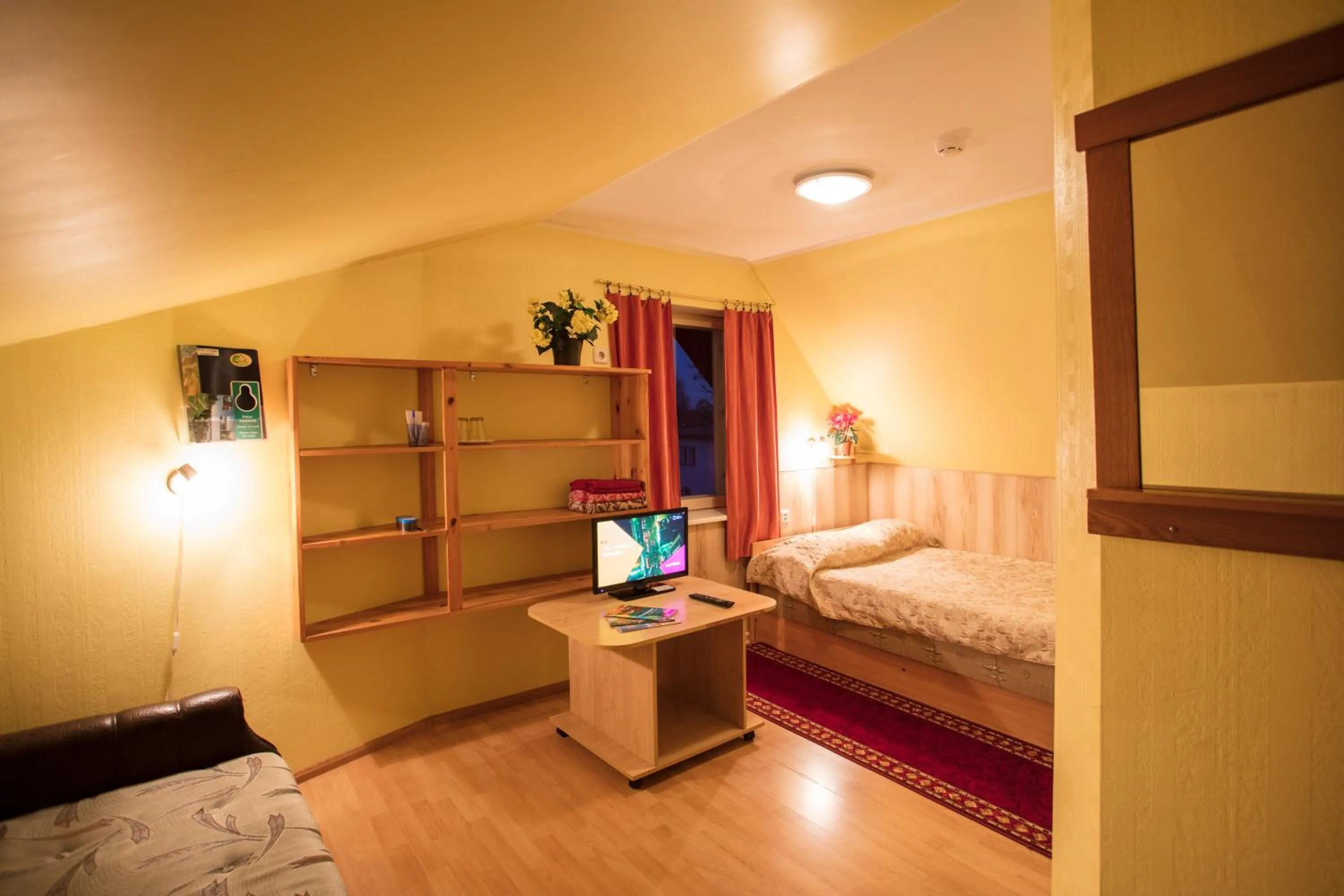 Inner courtyard view, Bed in Endla Hotell