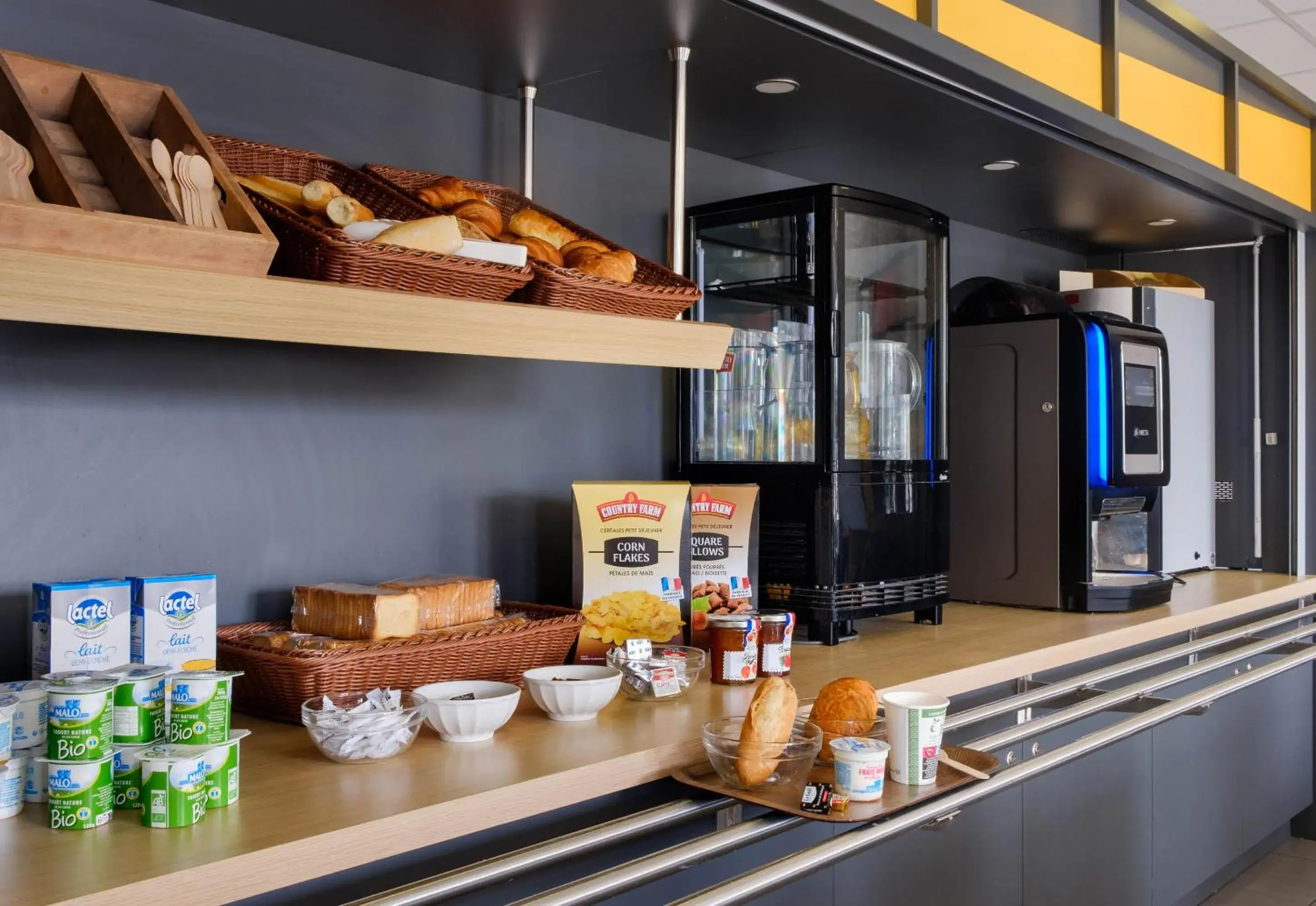 Breakfast in B&B HOTEL Antibes Sophia Le Relais Breakfast in B&B HOTEL Antibes Sophia Le Relais