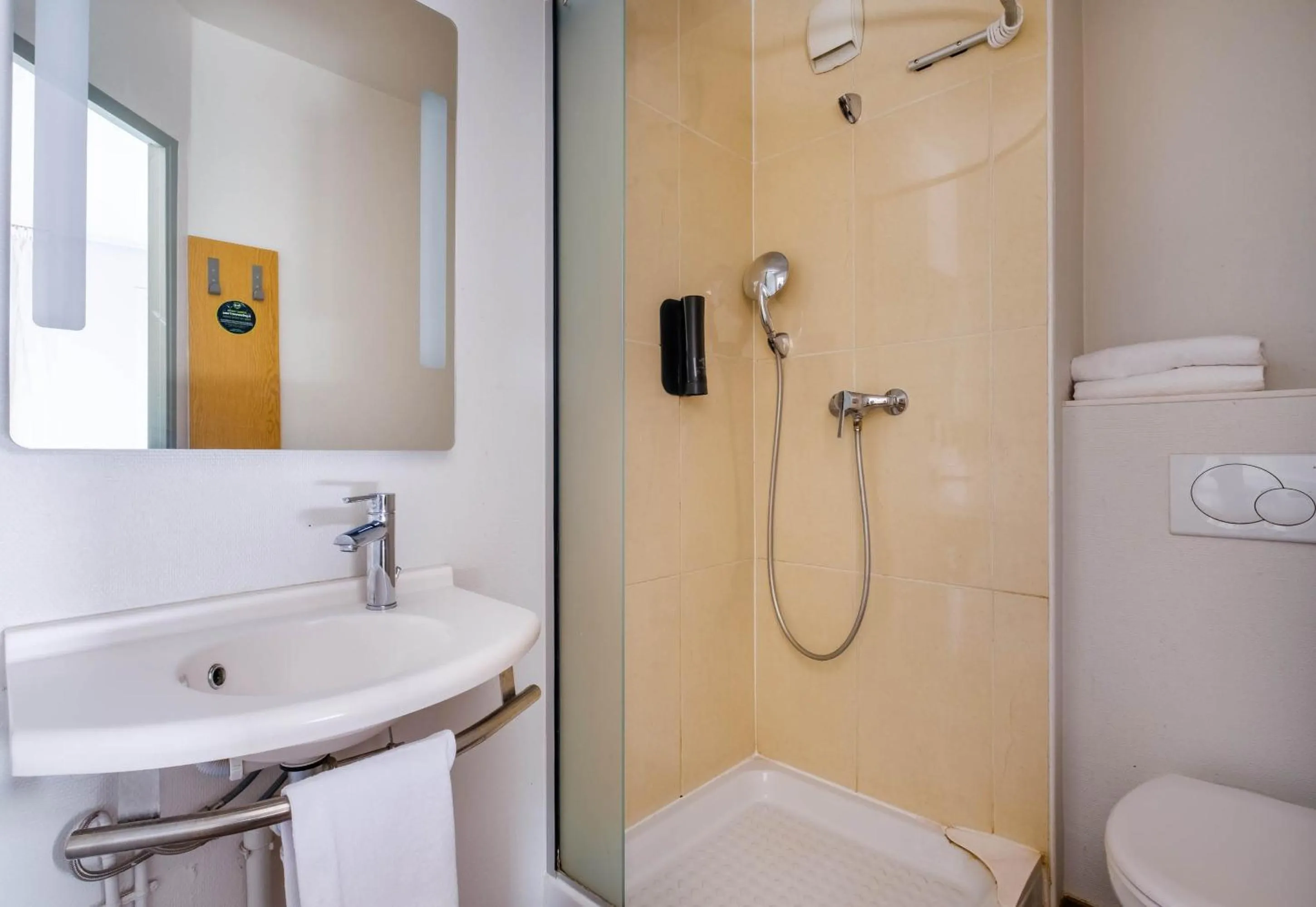 Bathroom in B&B HOTEL Antibes Sophia Le Relais