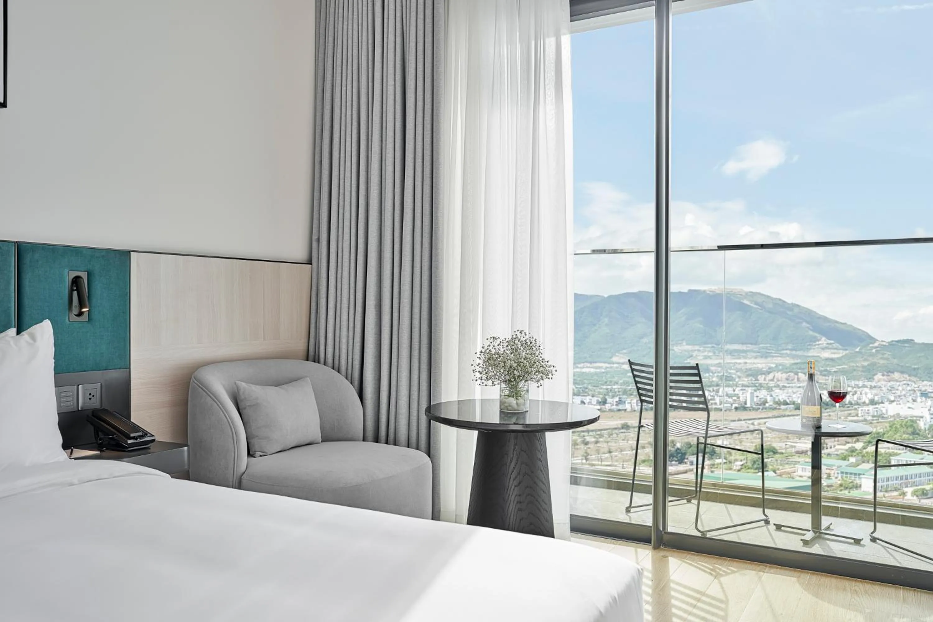 View (from property/room), Bed in December Hotel