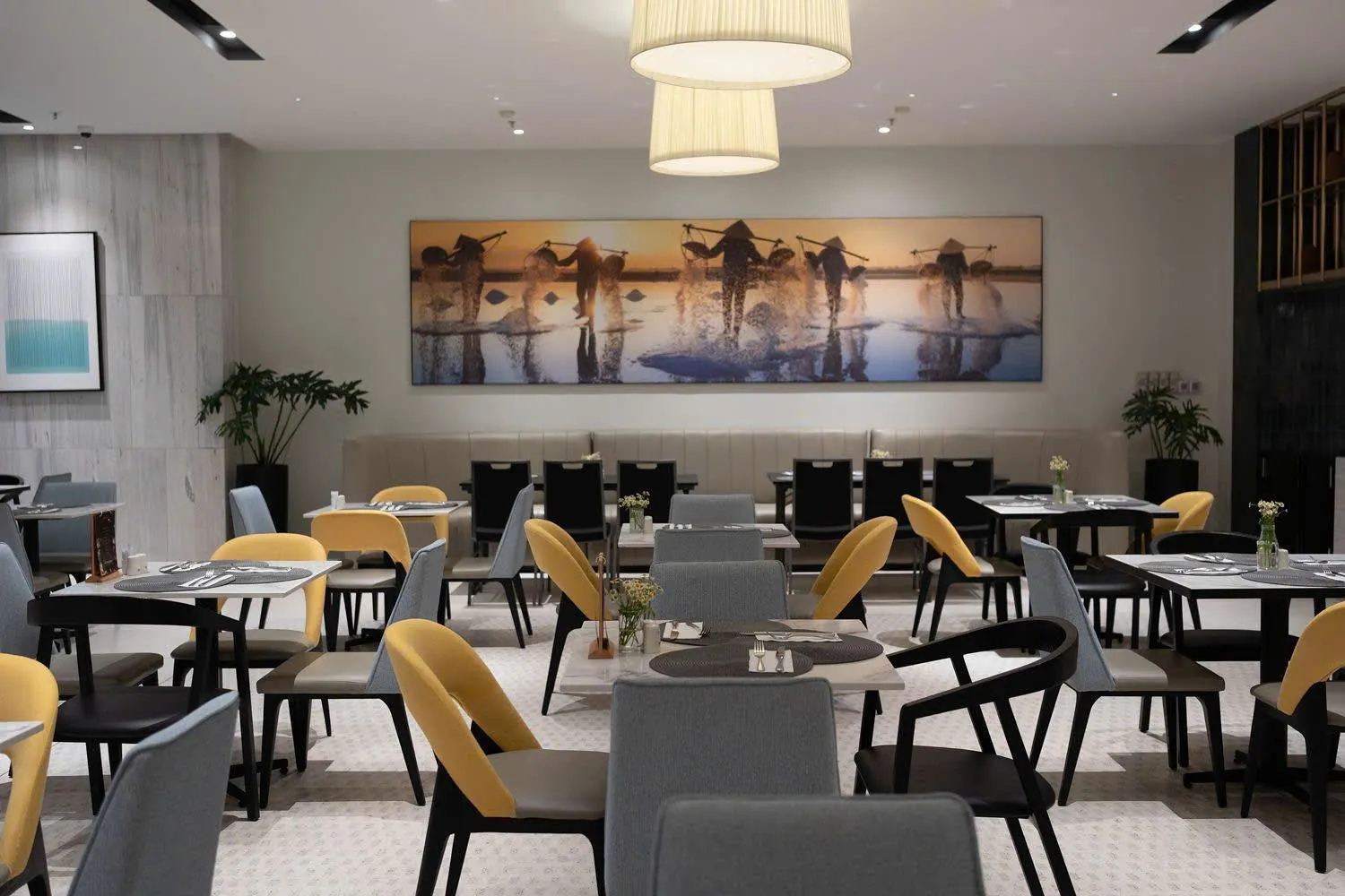 Restaurant/places to eat in December Hotel