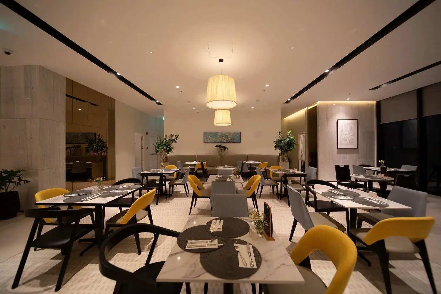 Restaurant/places to eat in December Hotel Restaurant/places to eat in December Hotel