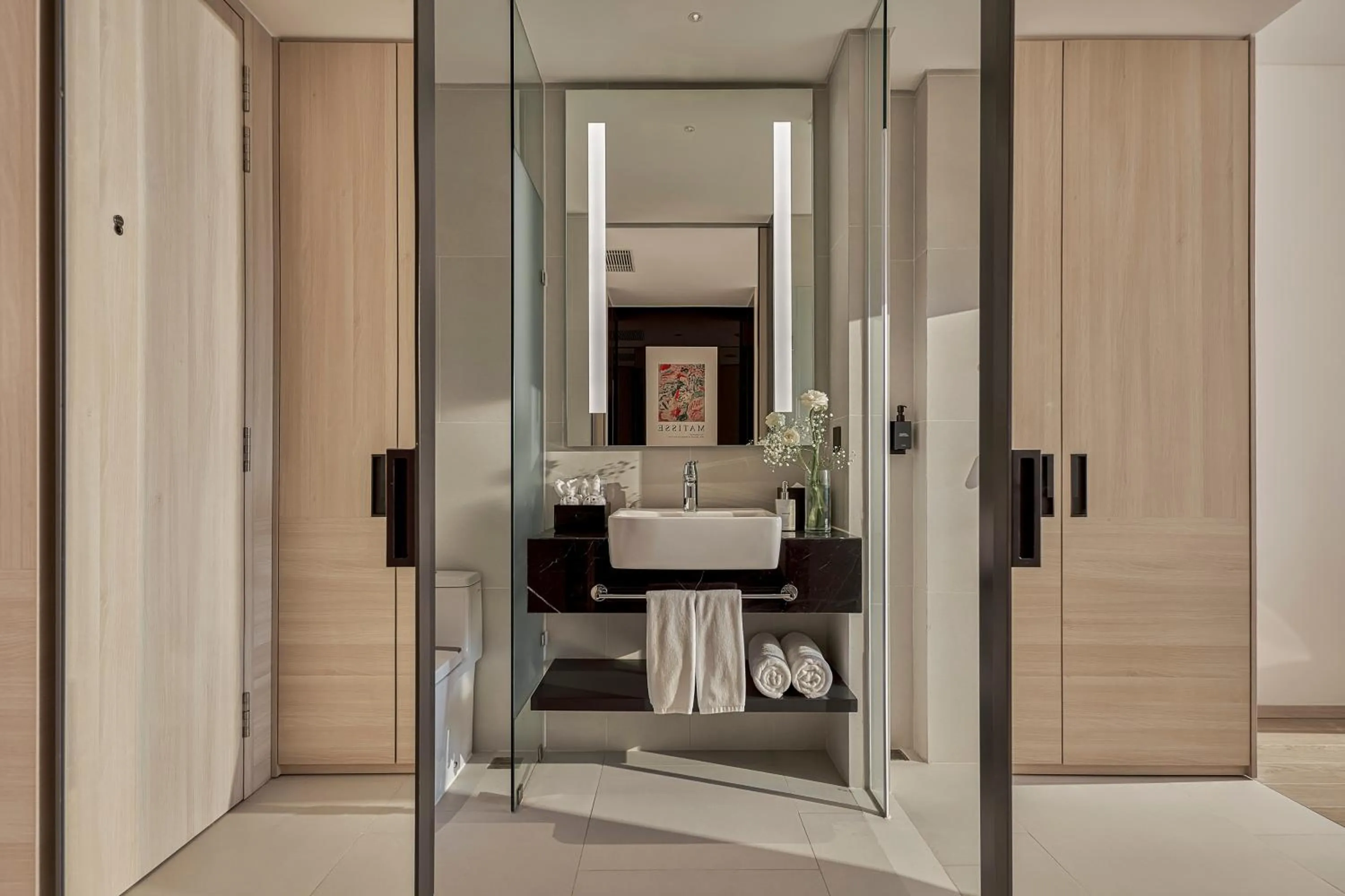 Toilet, Bed in December Hotel