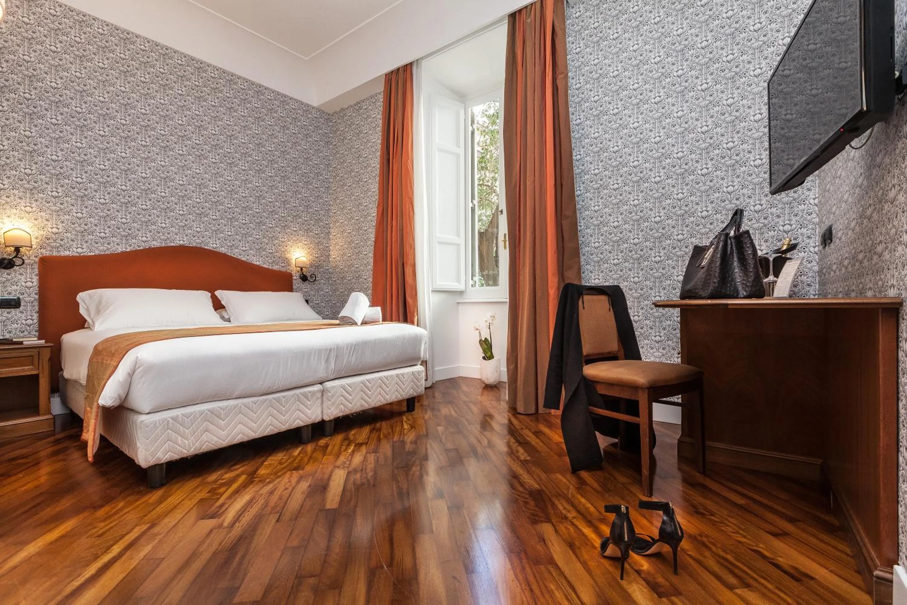 Photo of the whole room, Bed in Suite Beccaria A Piazza Del Popolo
