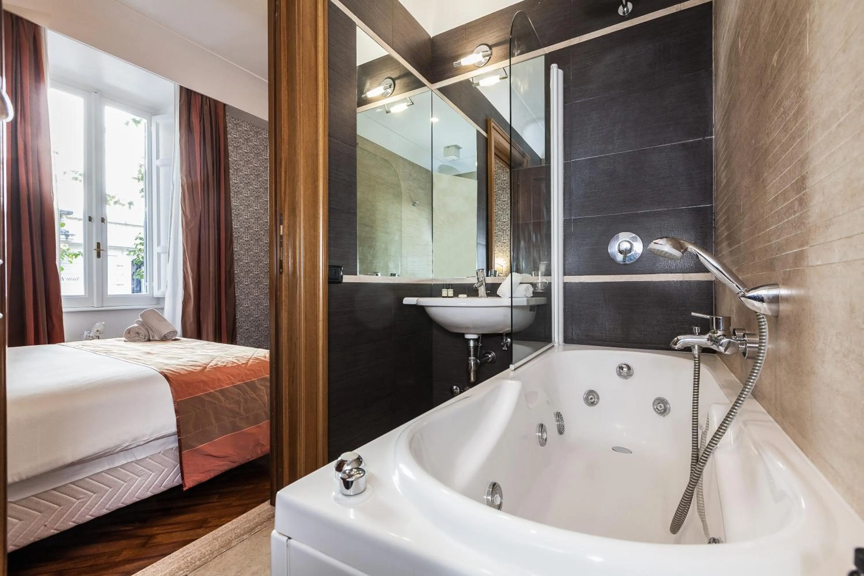 Bathroom, Bed in Suite Beccaria A Piazza Del Popolo