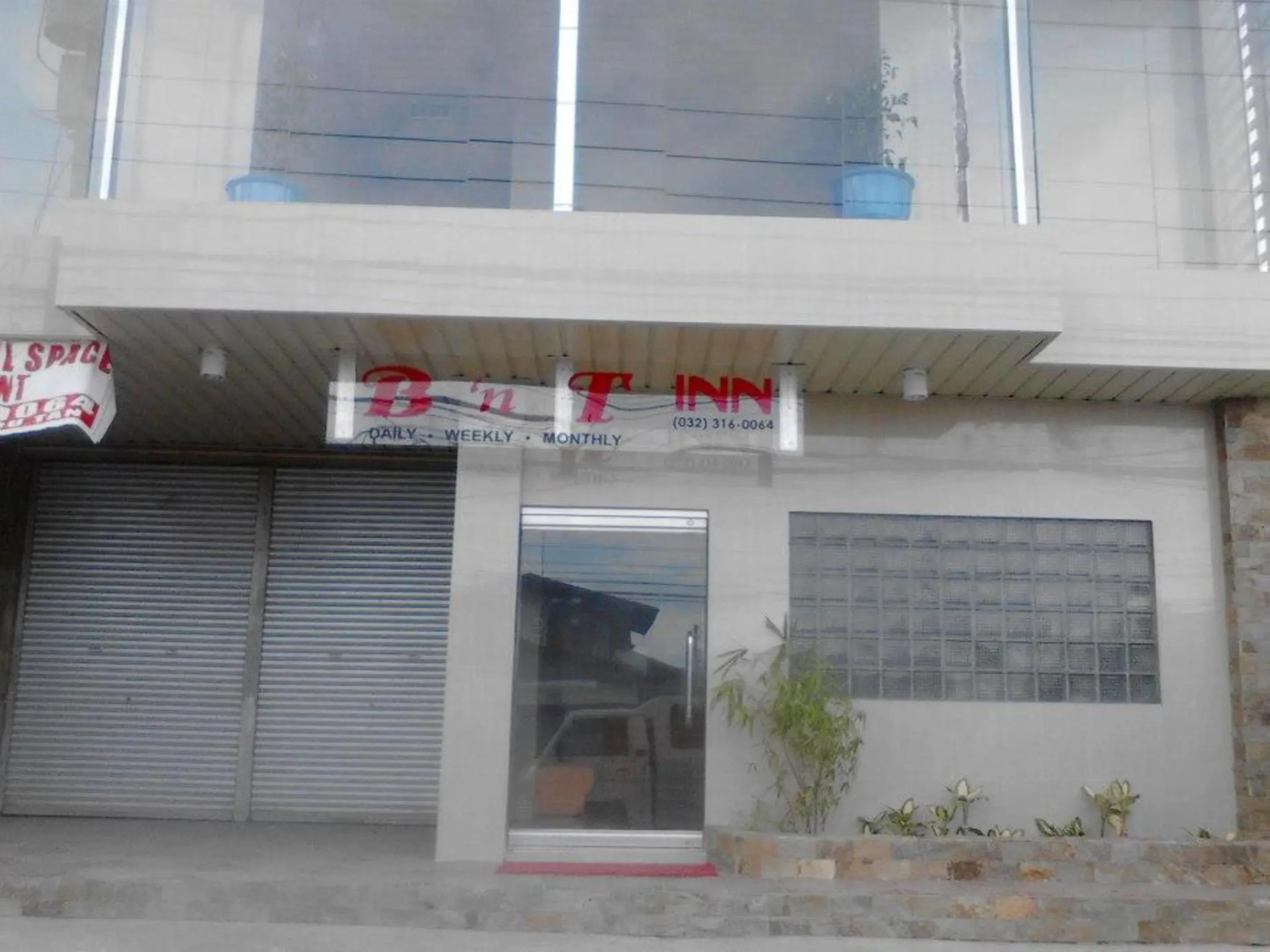 Facade/entrance in BnT Inn Facade/entrance in BnT Inn