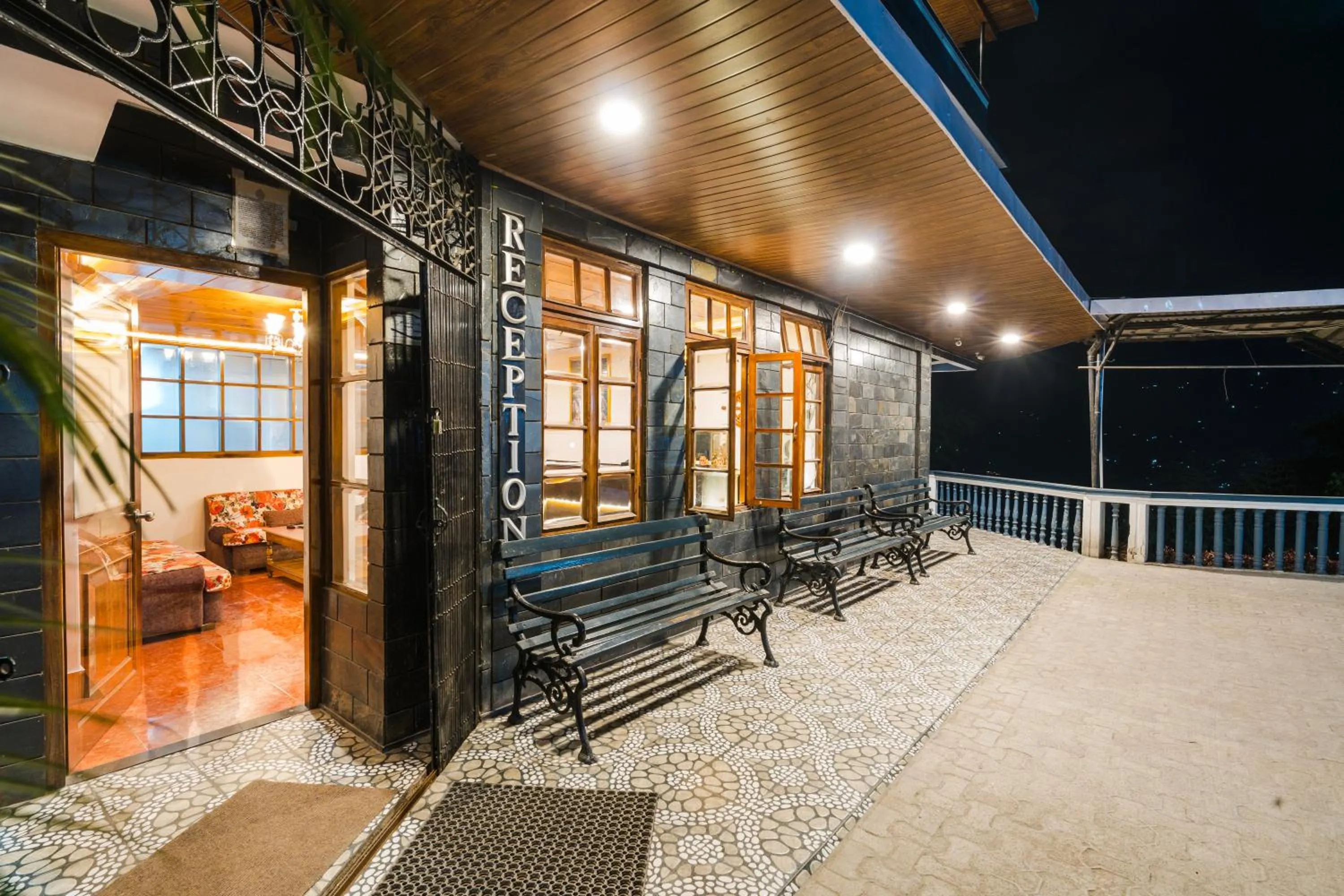 Property building in Sharolyn Boutique Hotel