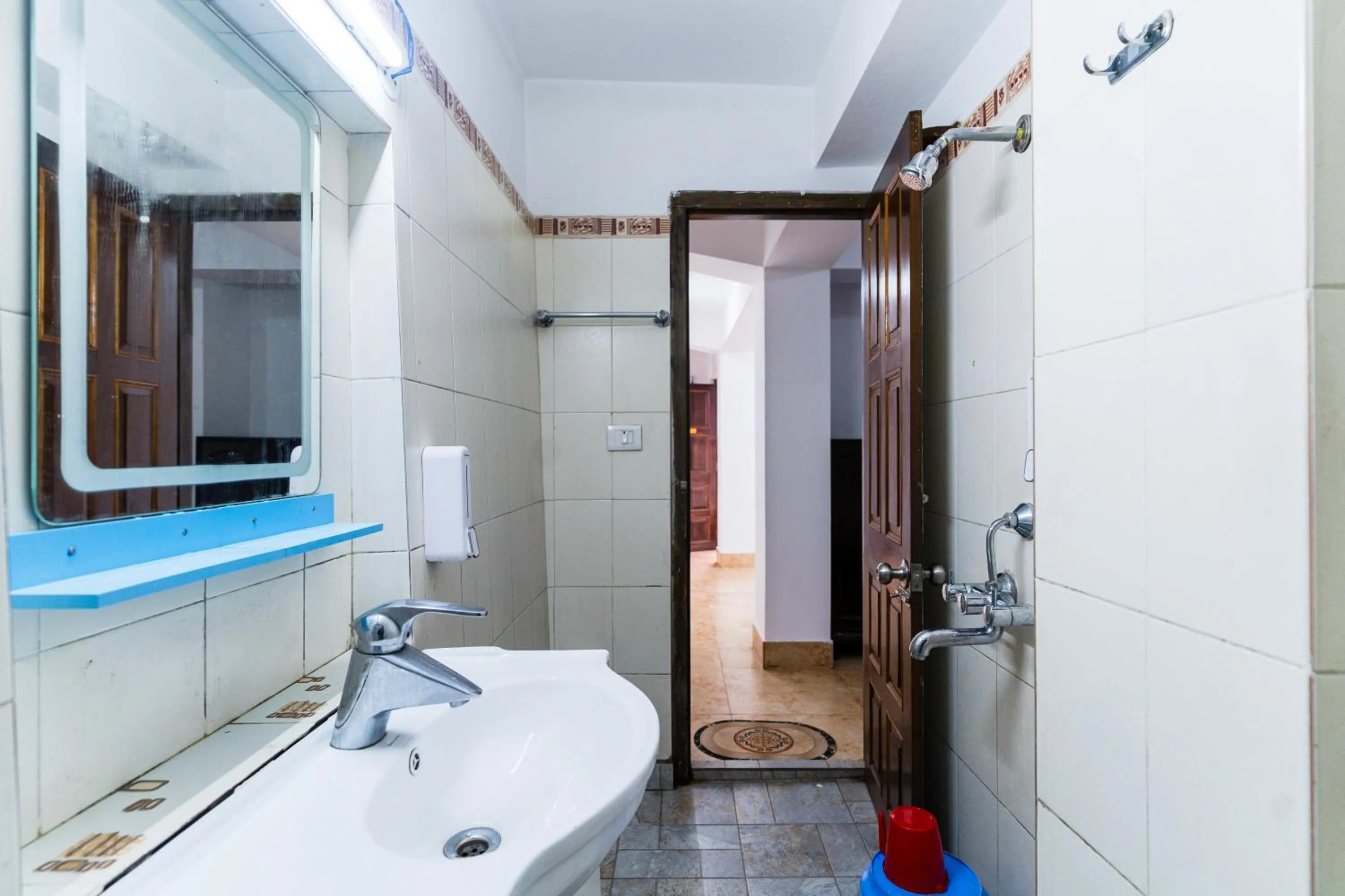 Shower in Sharolyn Boutique Hotel