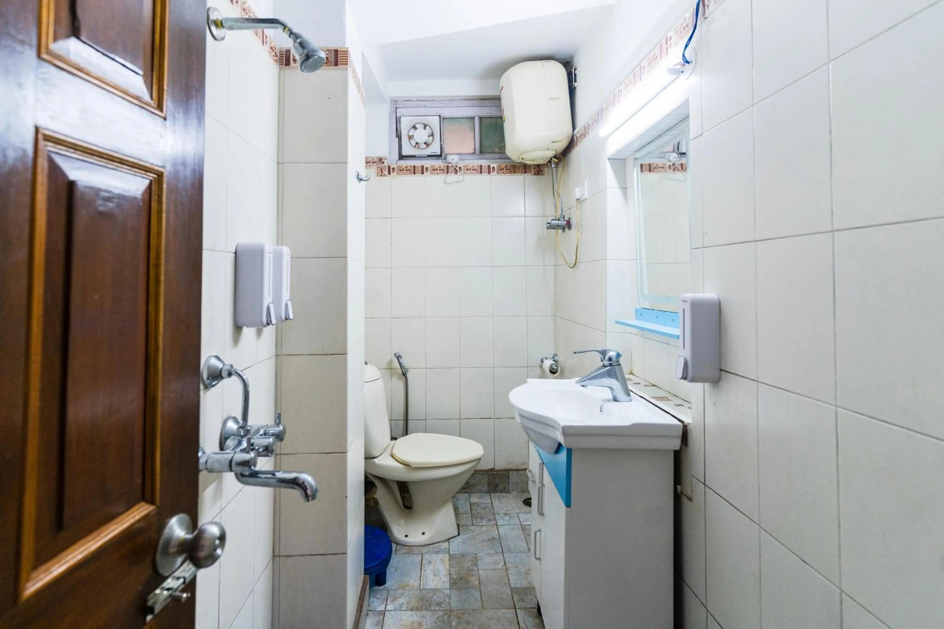 Shower in Sharolyn Boutique Hotel