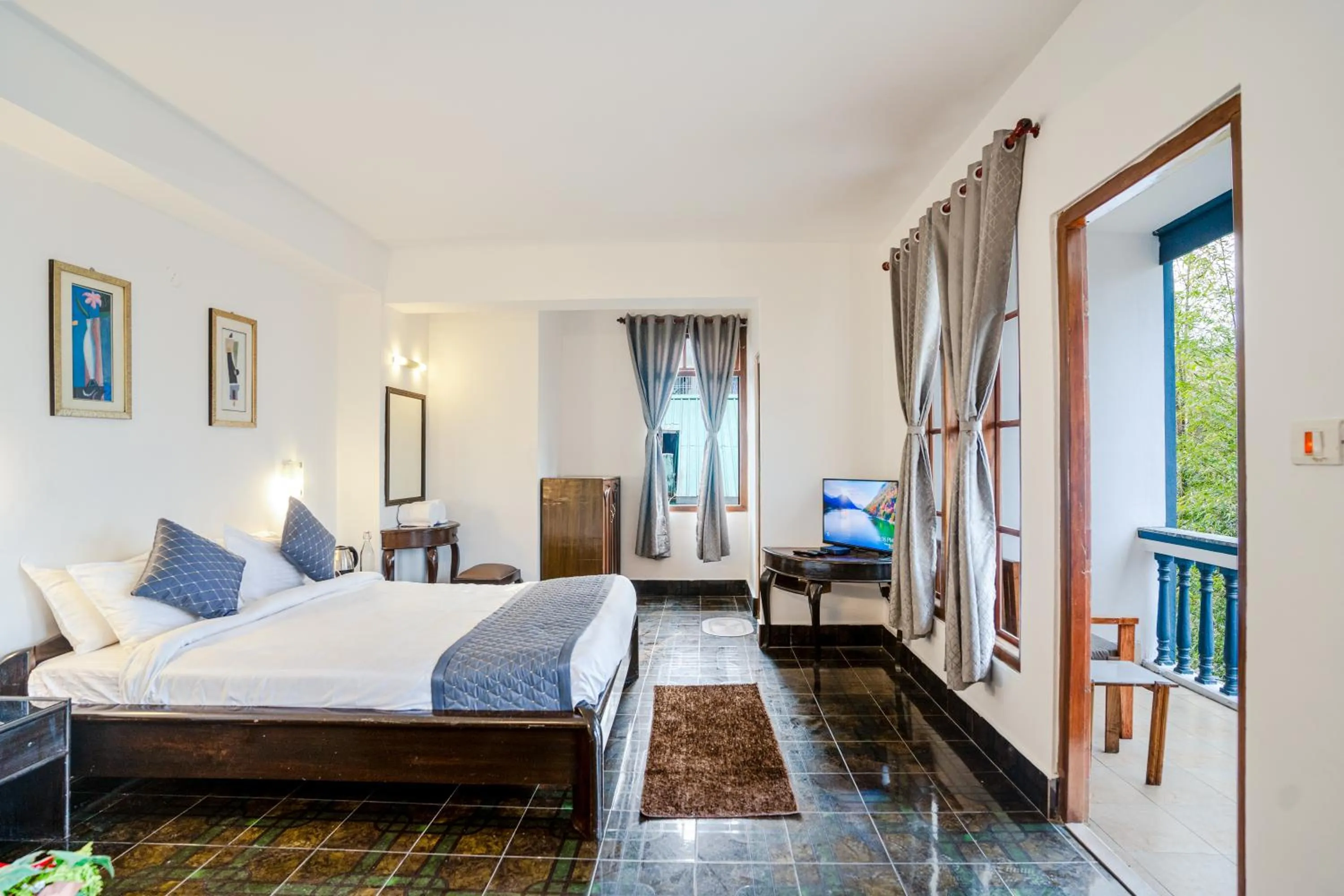 Bed in Sharolyn Boutique Hotel