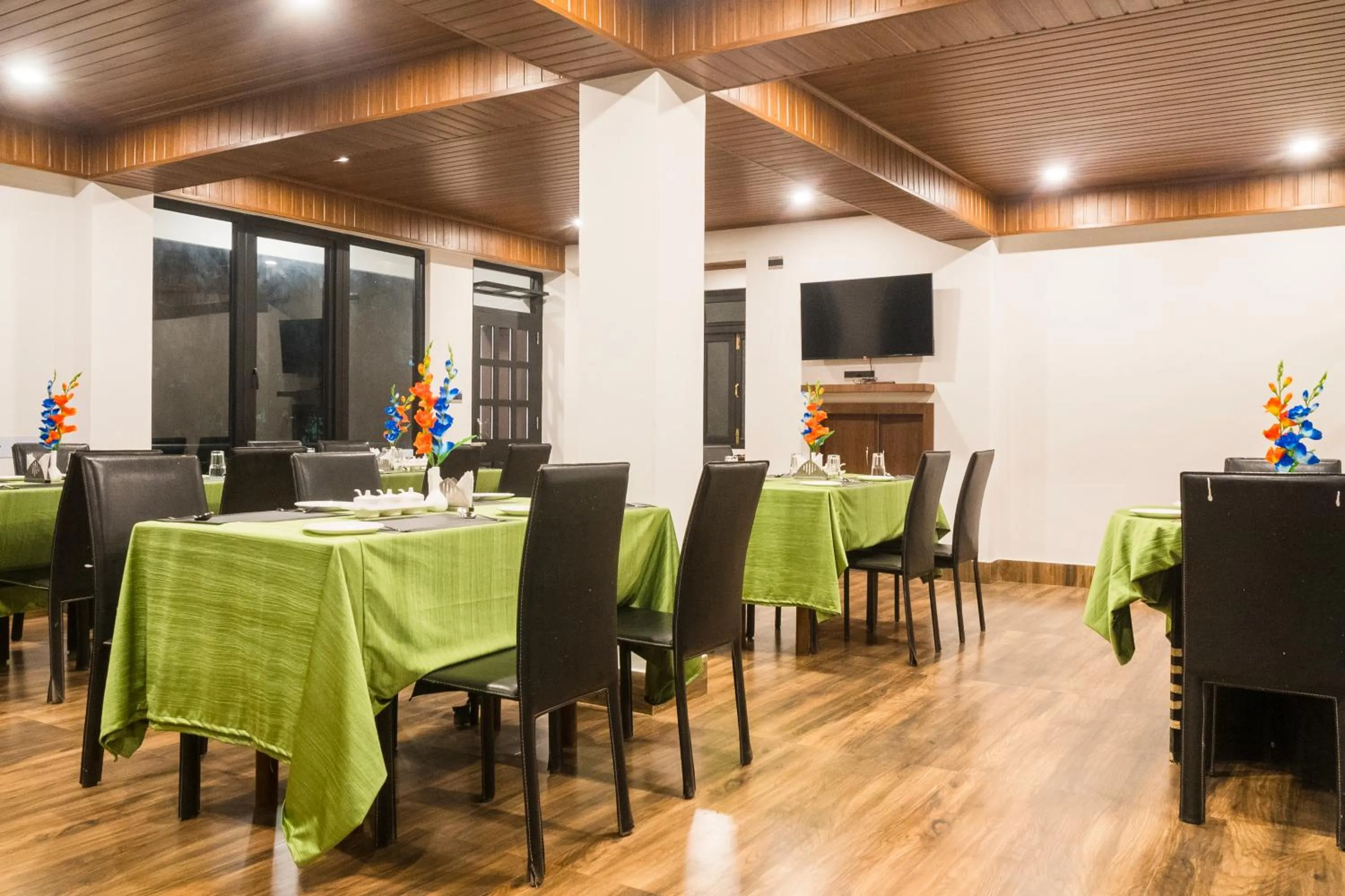 Communal lounge/ TV room in Sharolyn Boutique Hotel