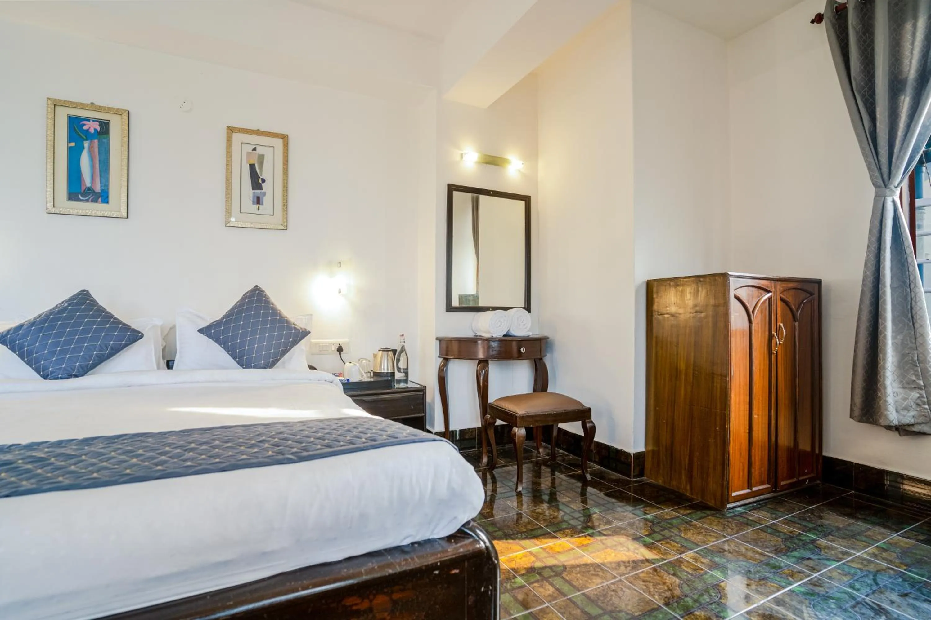 Bed in Sharolyn Boutique Hotel