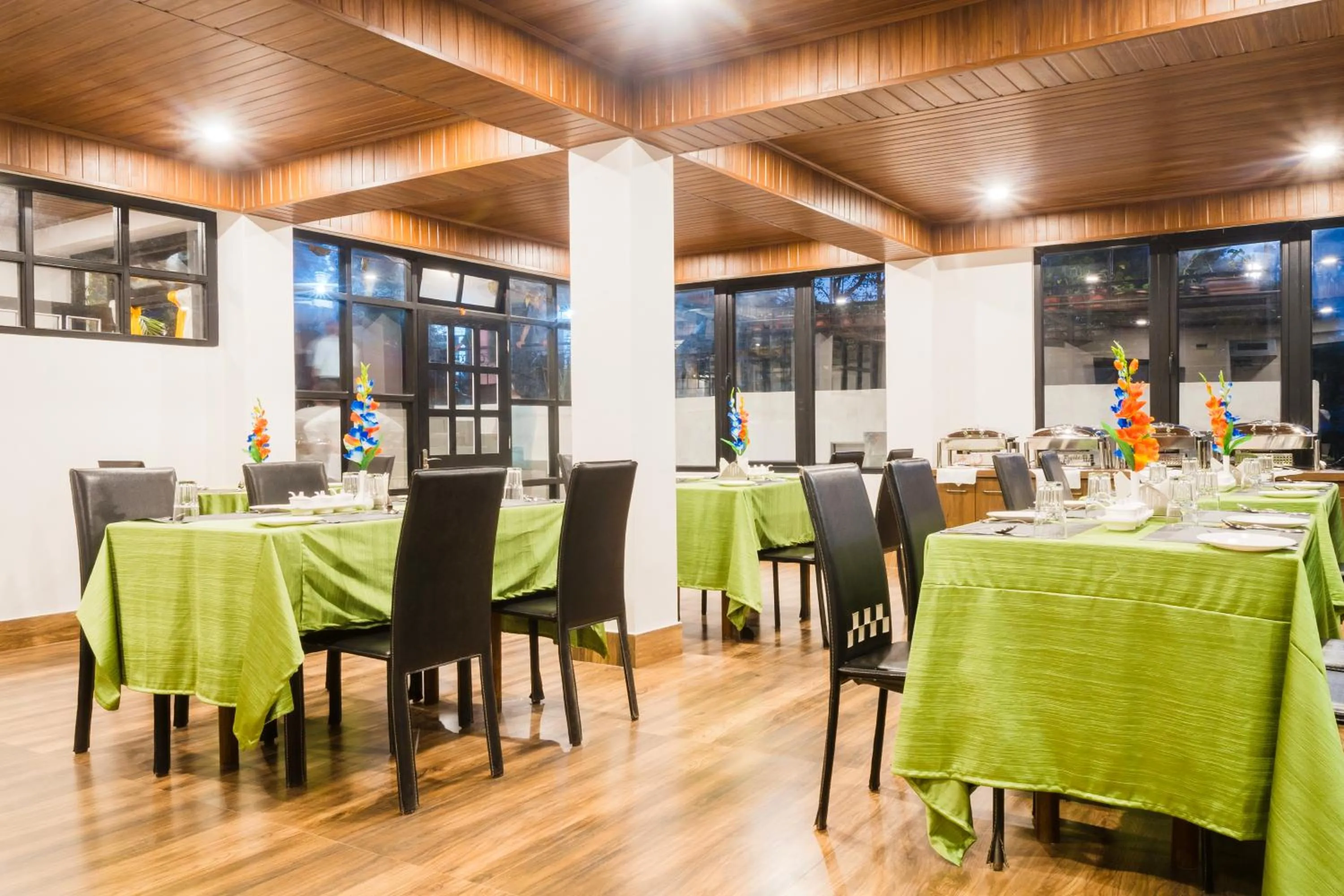 Restaurant/places to eat in Sharolyn Boutique Hotel