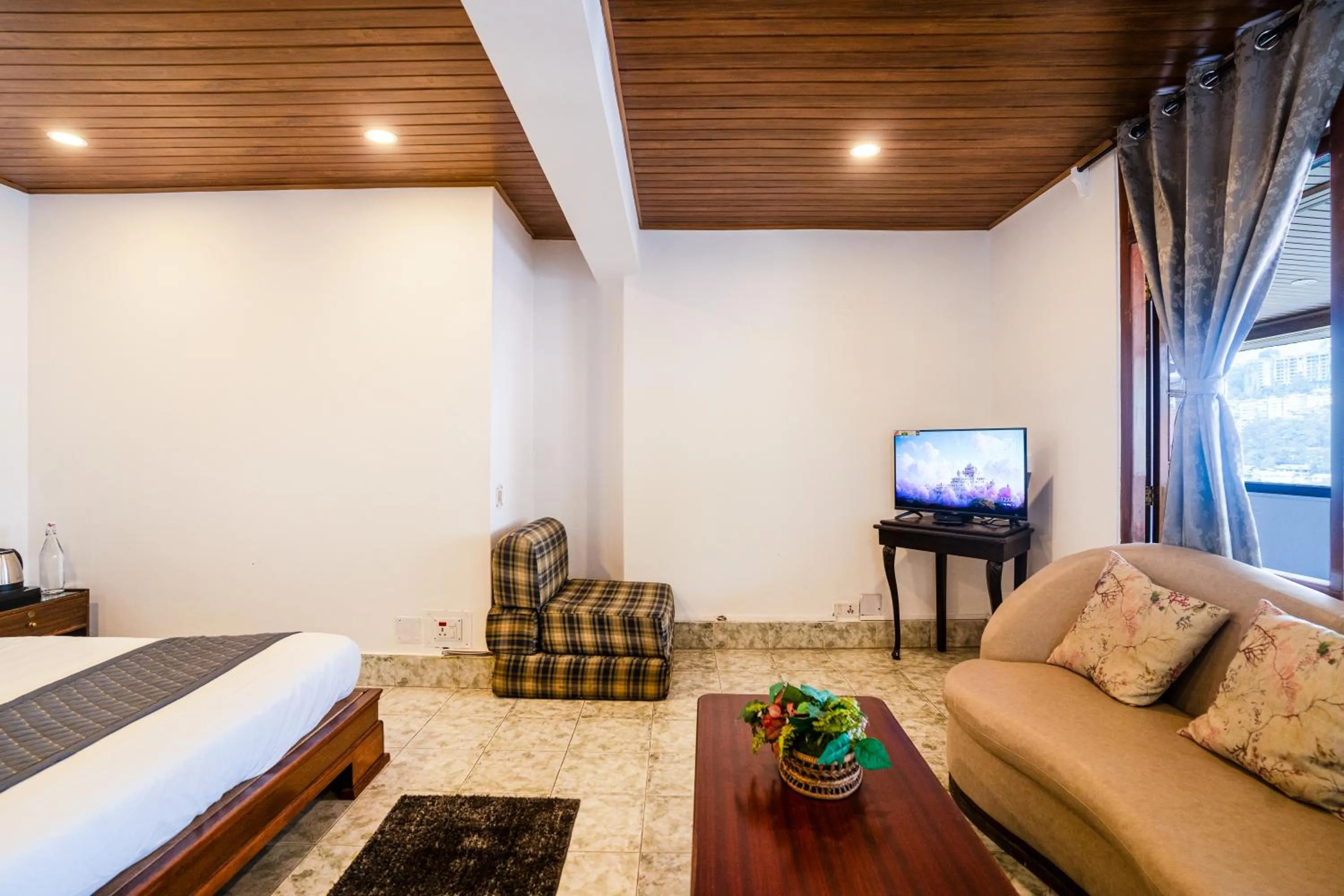 Seating area, Bed in Sharolyn Boutique Hotel