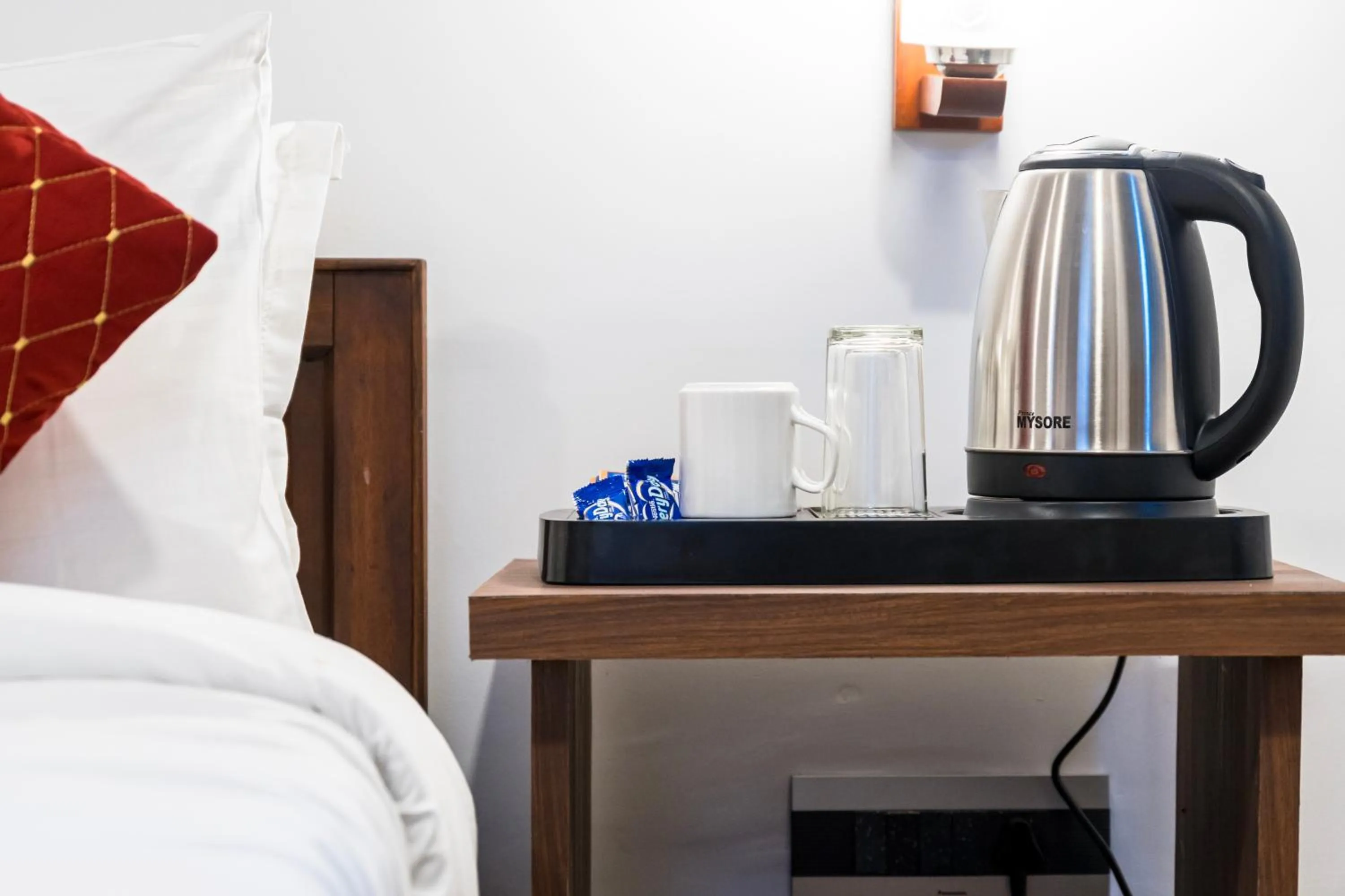 Coffee/tea facilities, Bed in Sharolyn Boutique Hotel