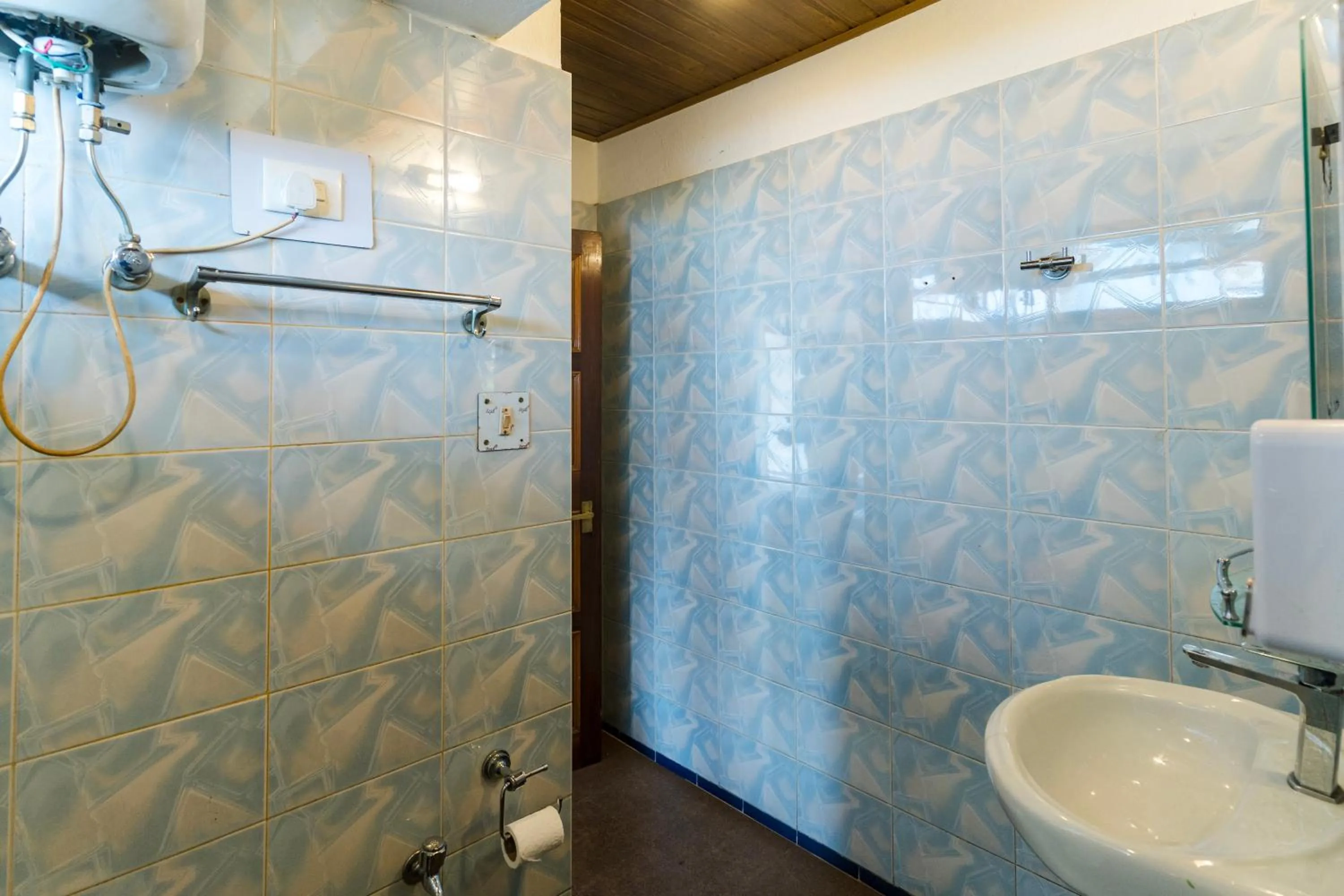 Shower in Sharolyn Boutique Hotel