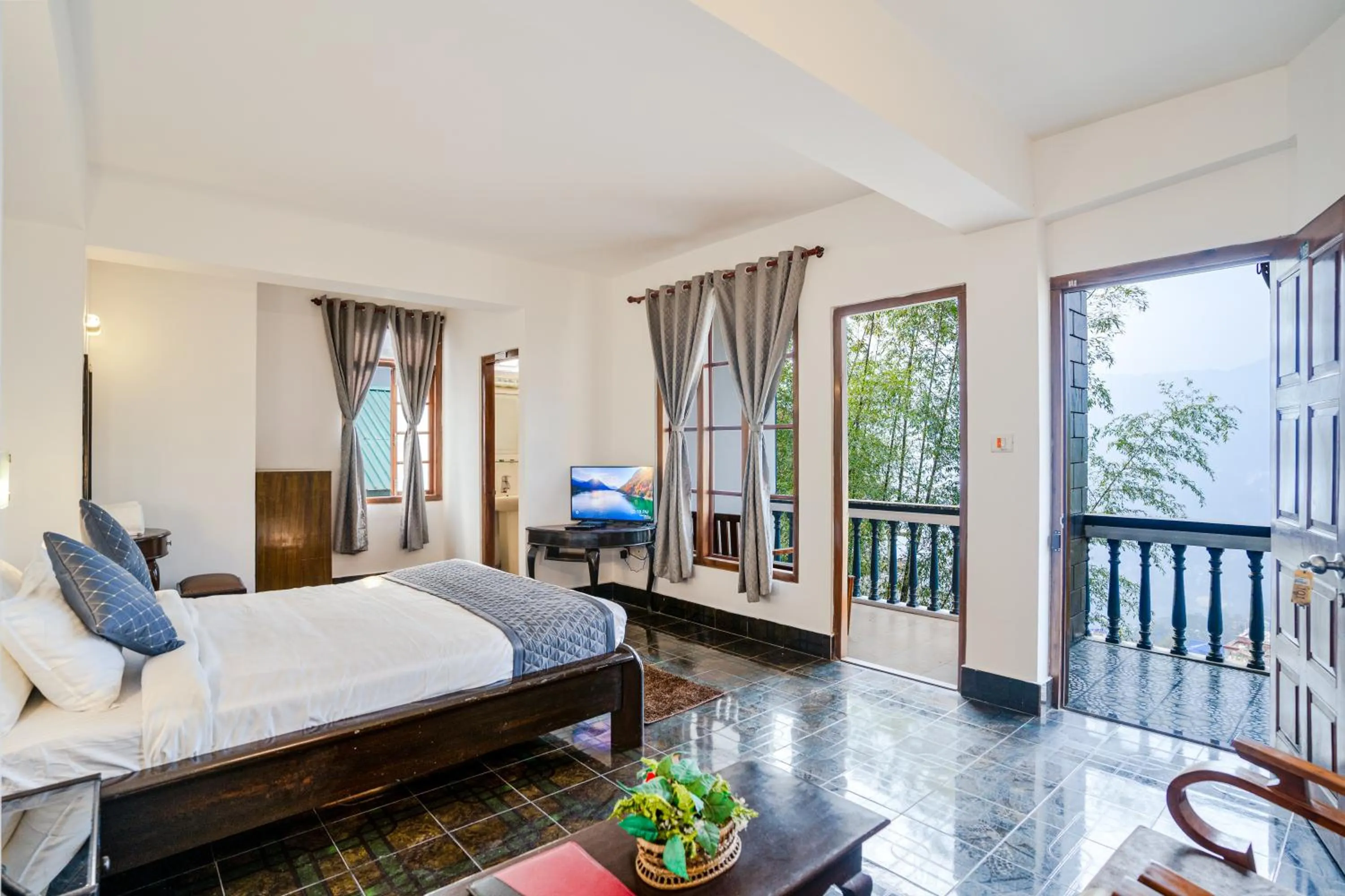 Bed in Sharolyn Boutique Hotel