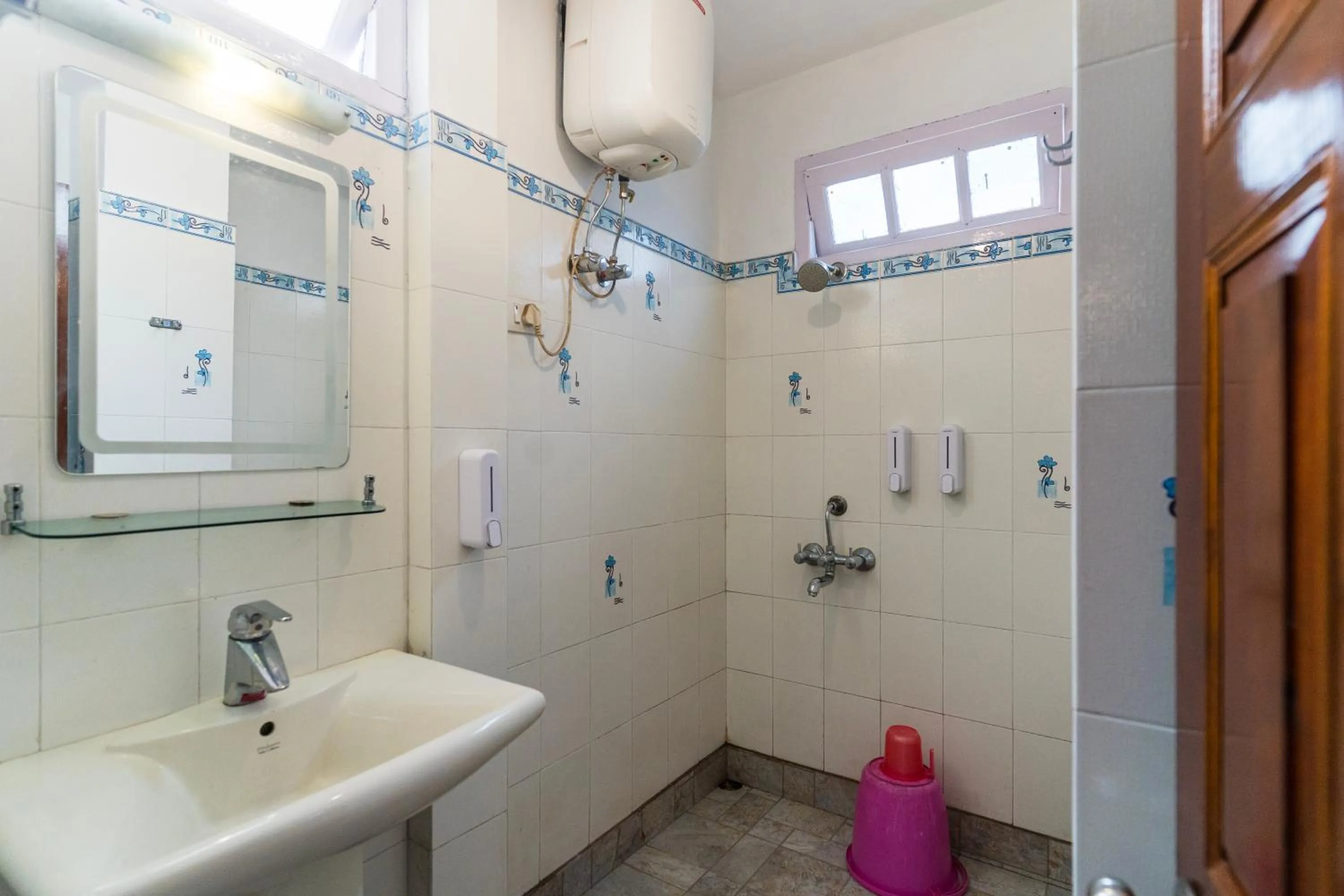 Shower in Sharolyn Boutique Hotel