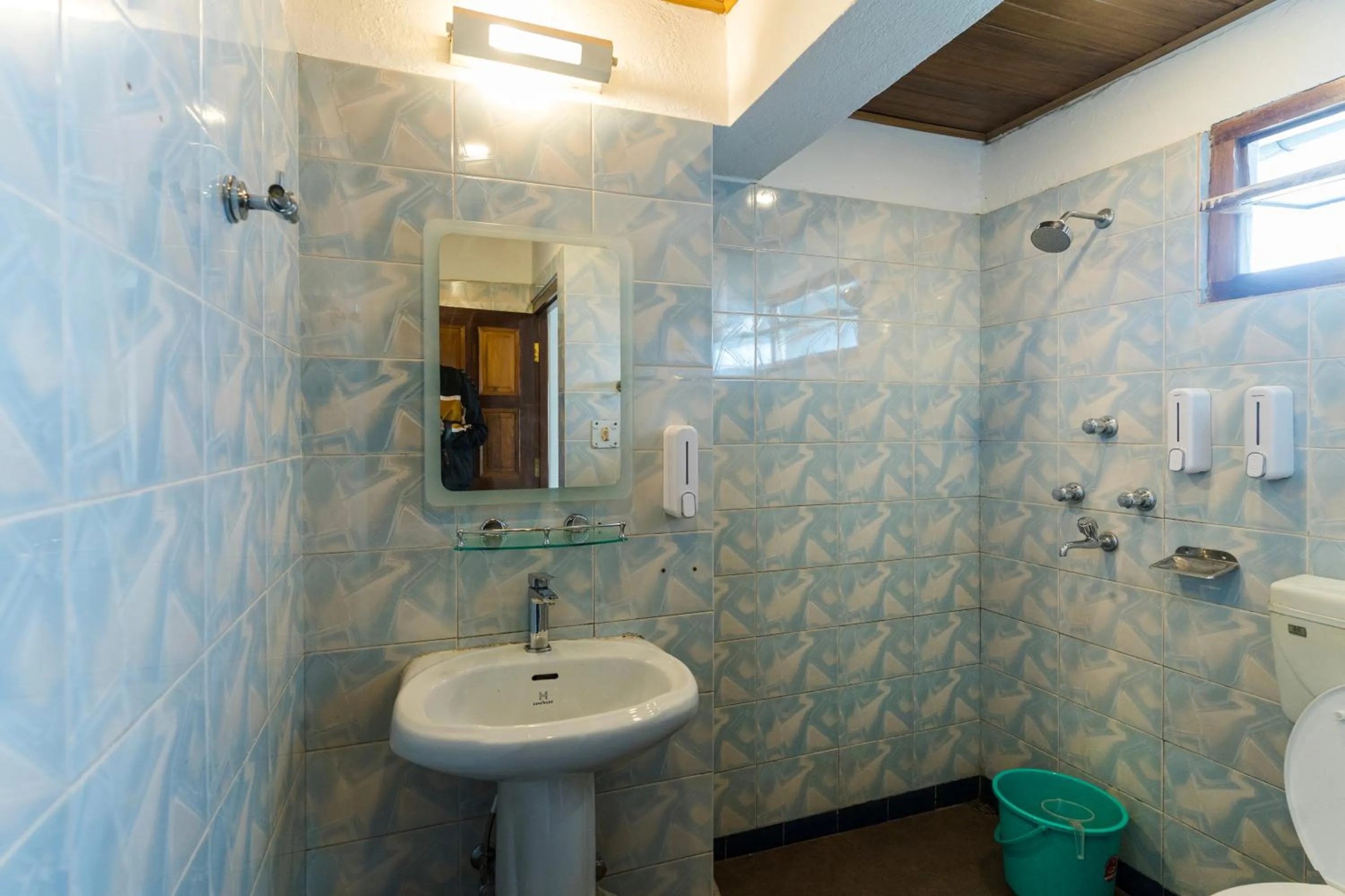 Shower in Sharolyn Boutique Hotel