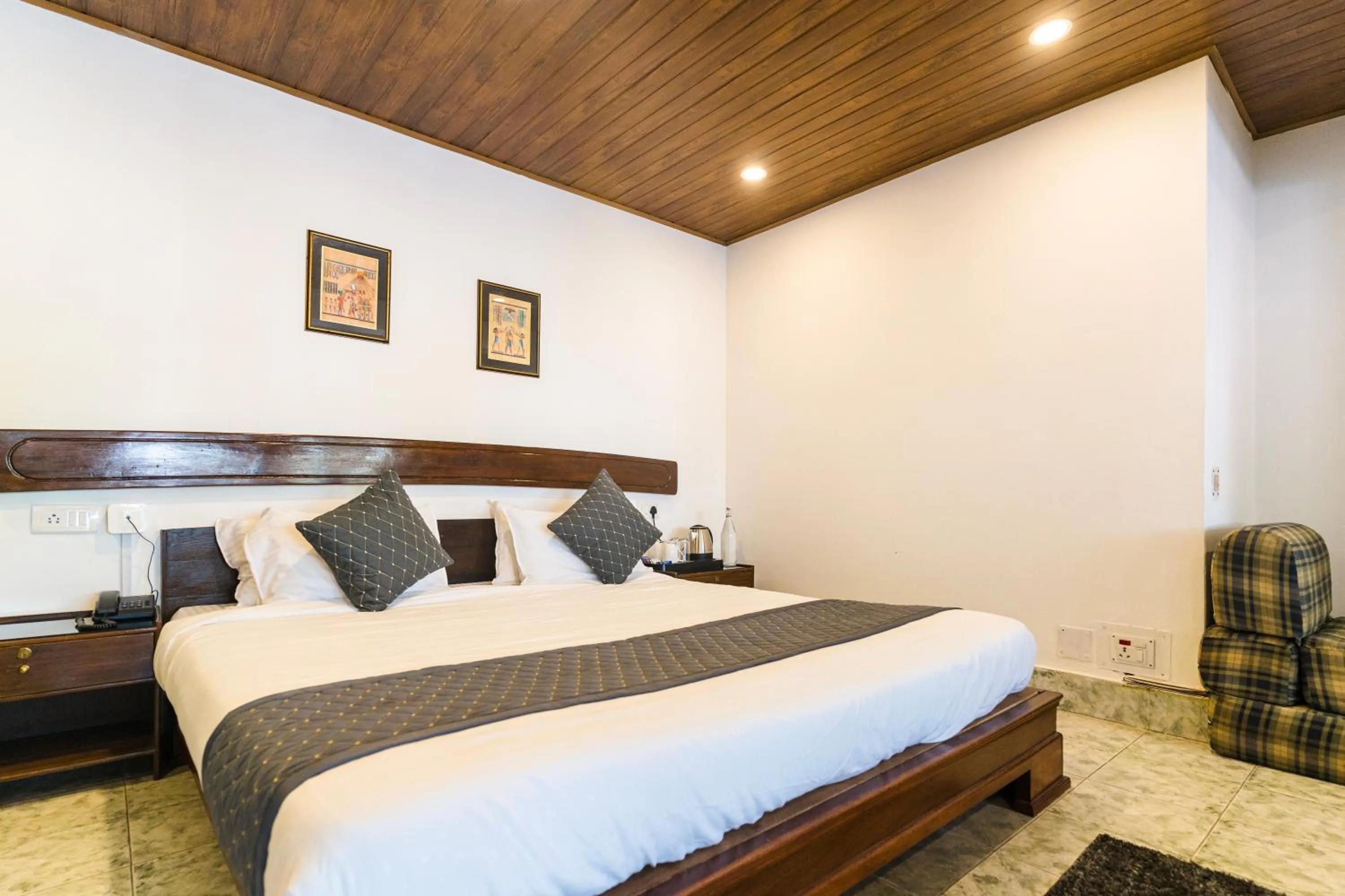 Bed in Sharolyn Boutique Hotel