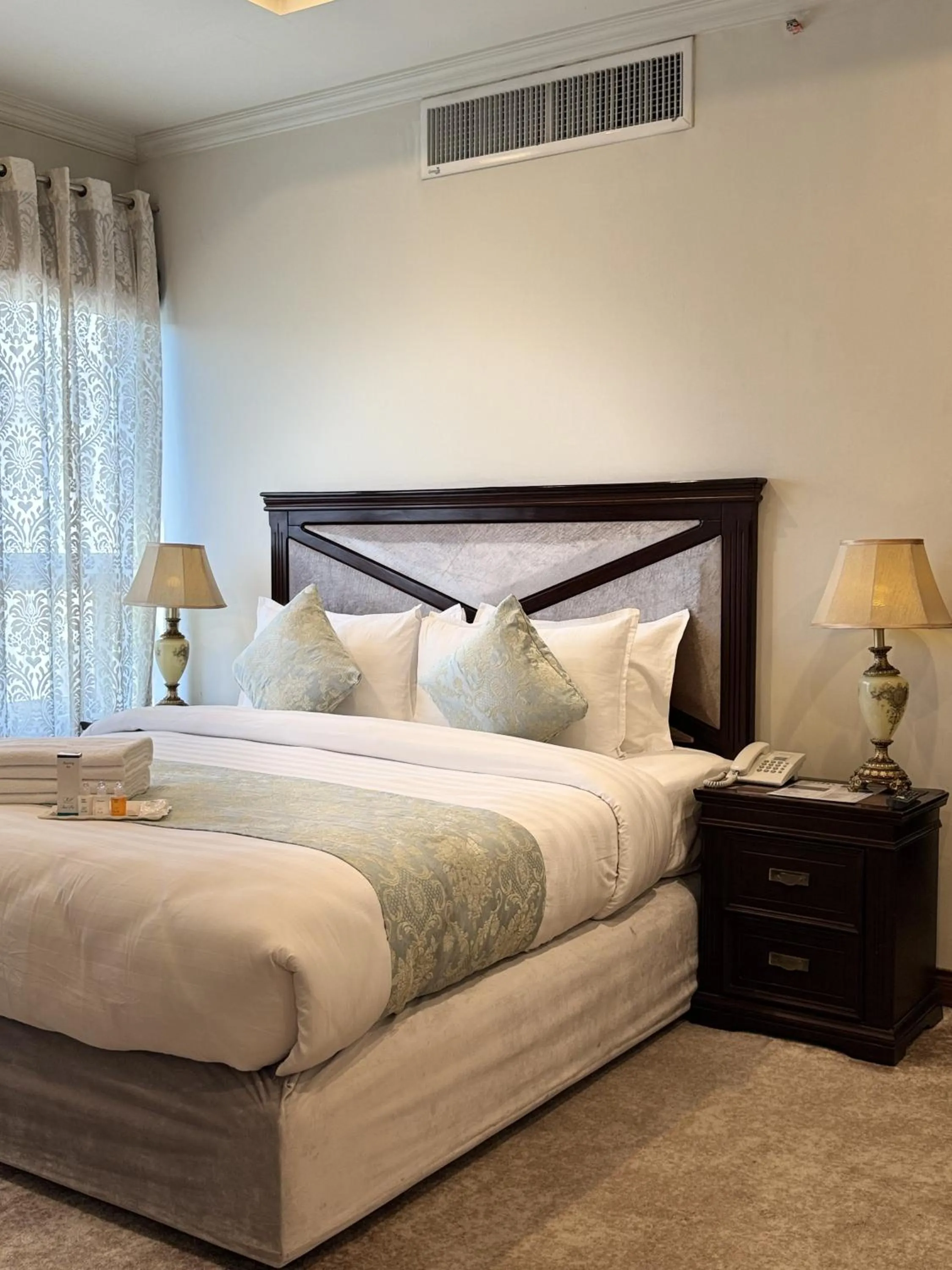 Bedroom, Bed in Sintra Hotel