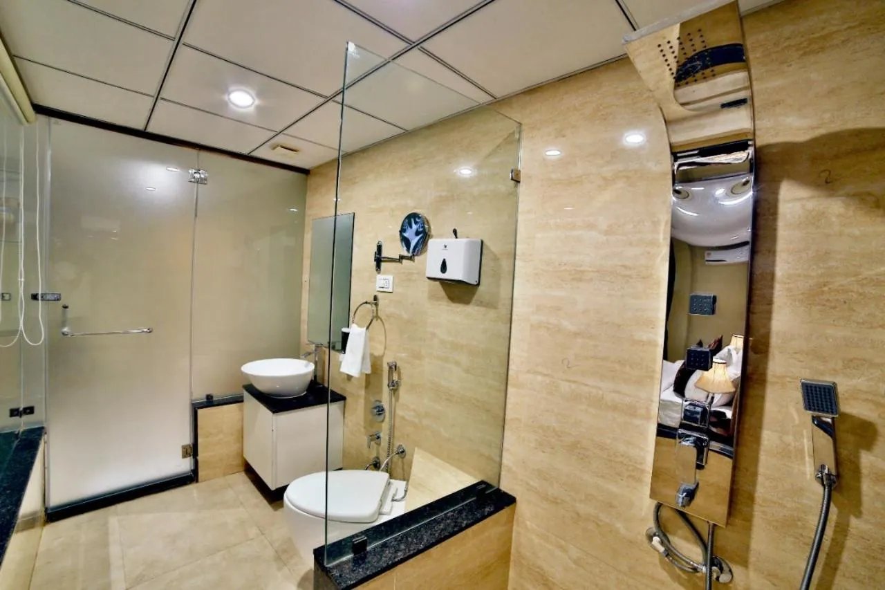 Bathroom in Hotel Kings Heritage Surat