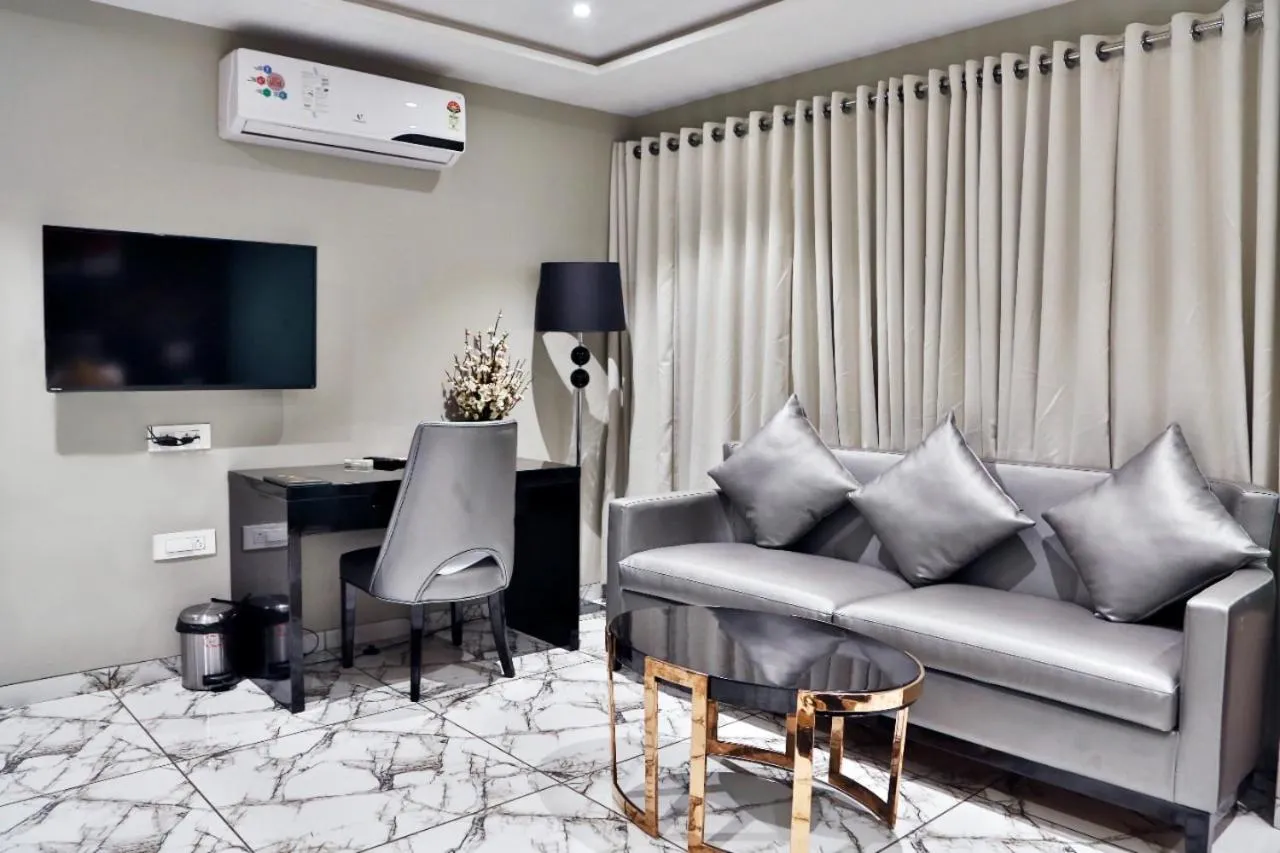 TV and multimedia in Hotel Kings Heritage Surat