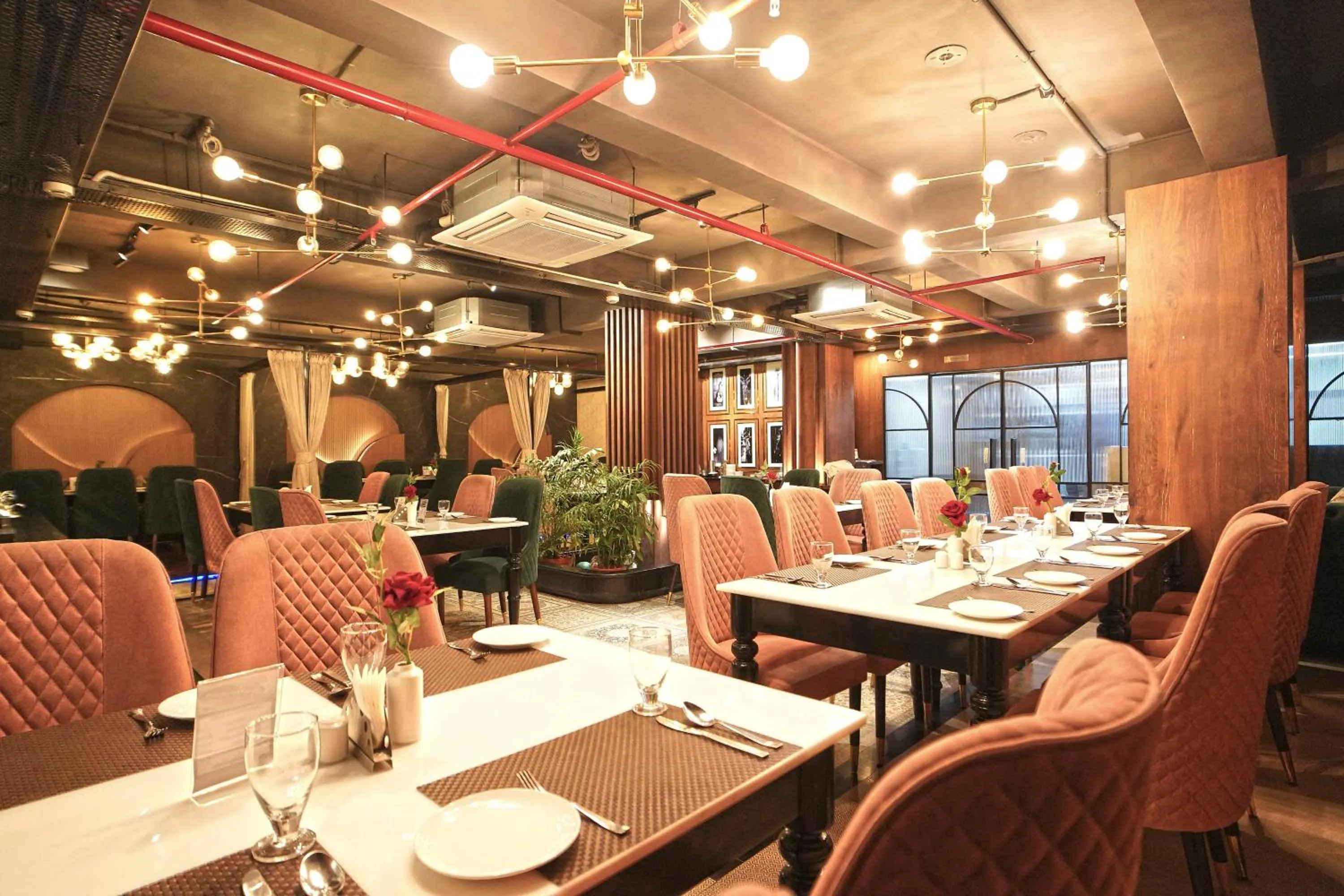 Restaurant/places to eat in Hotel Ekta International !! 300 Mts From BABA BAIDYANATH DHAM TEMPLE !!