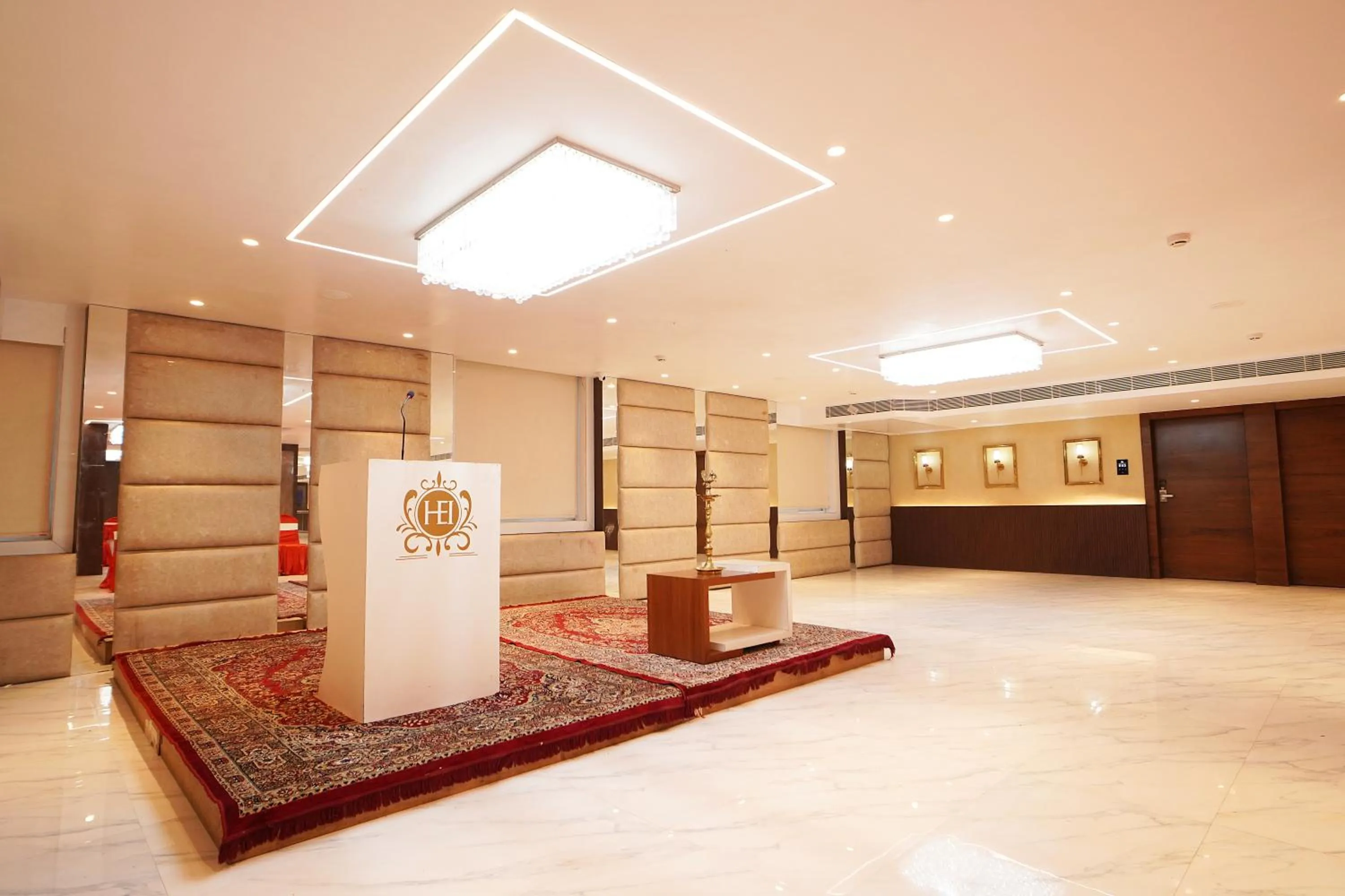 Living room in Hotel Ekta International !! 300 Mts From BABA BAIDYANATH DHAM TEMPLE !!