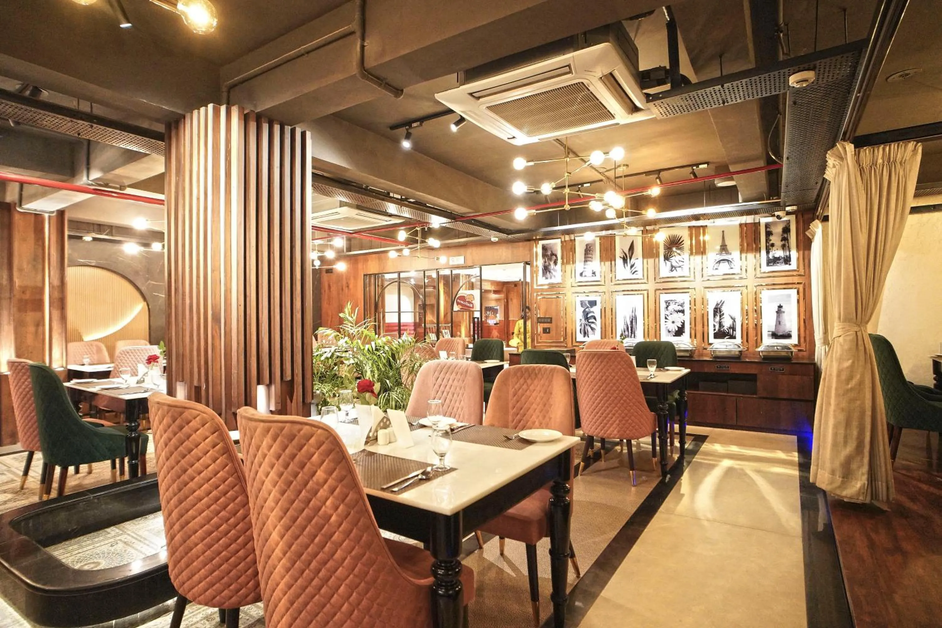 Restaurant/places to eat in Hotel Ekta International !! 300 Mts From BABA BAIDYANATH DHAM TEMPLE !!