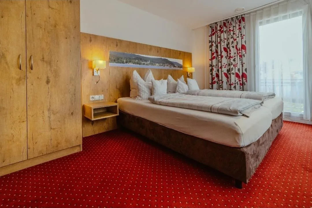 Bed in Gästehaus Café Heck Titisee