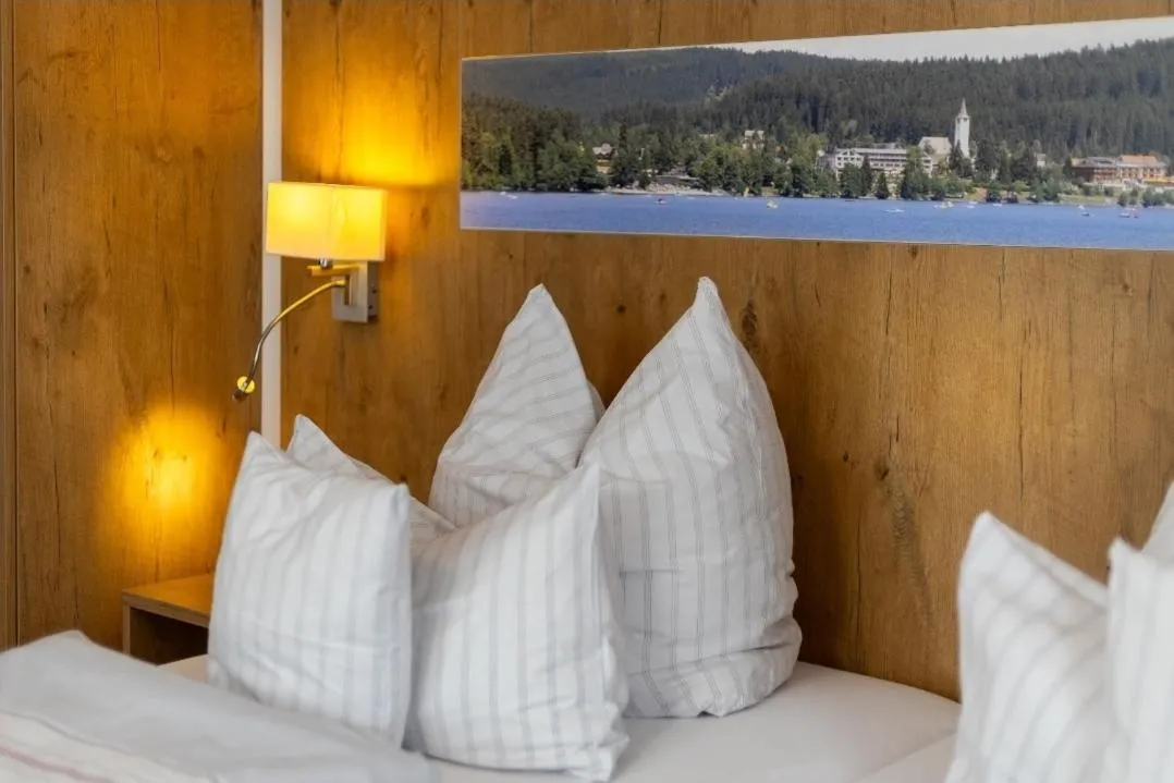 Bed in Gästehaus Café Heck Titisee