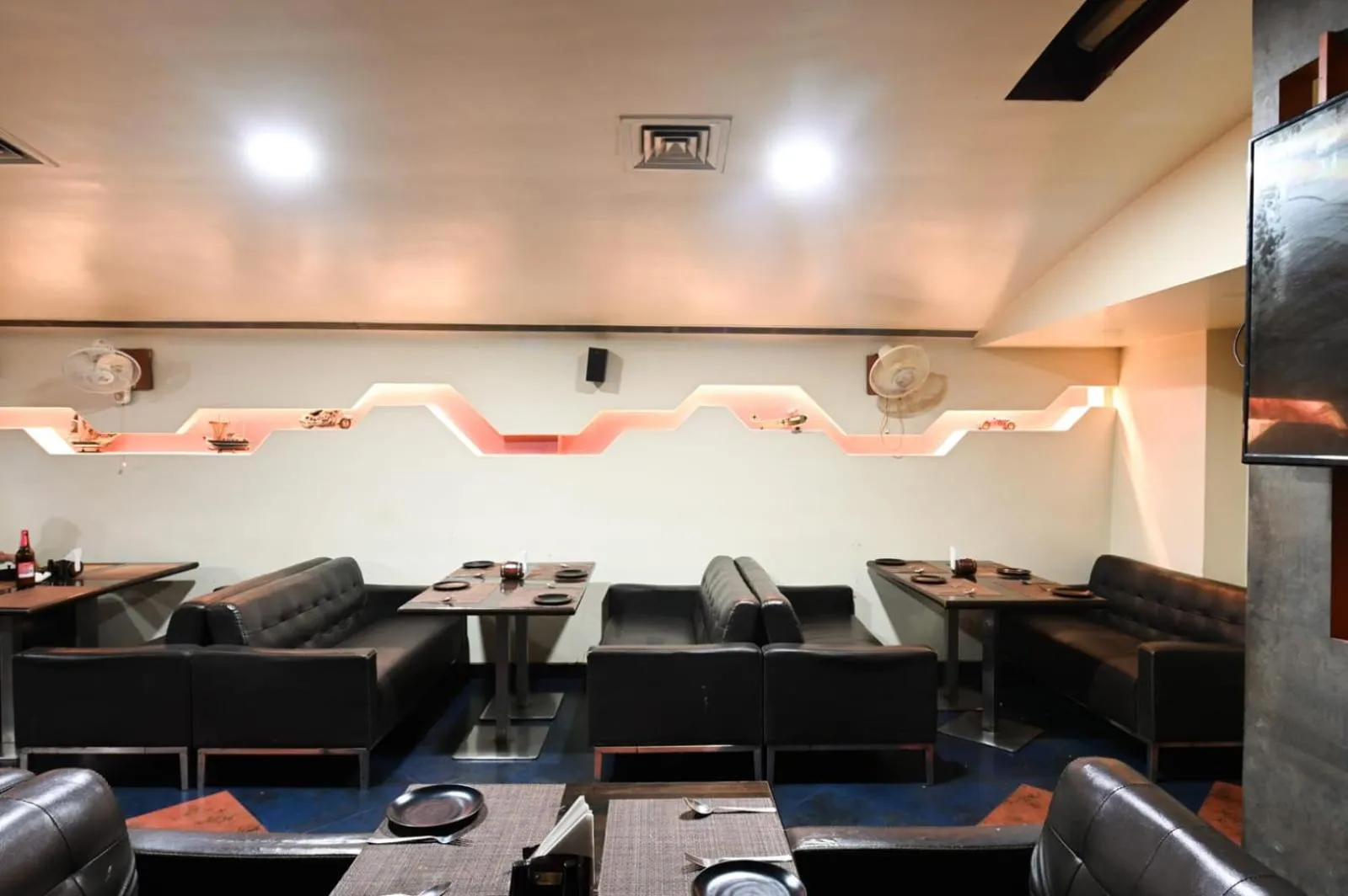 Restaurant/places to eat in Hotel The Sudesh