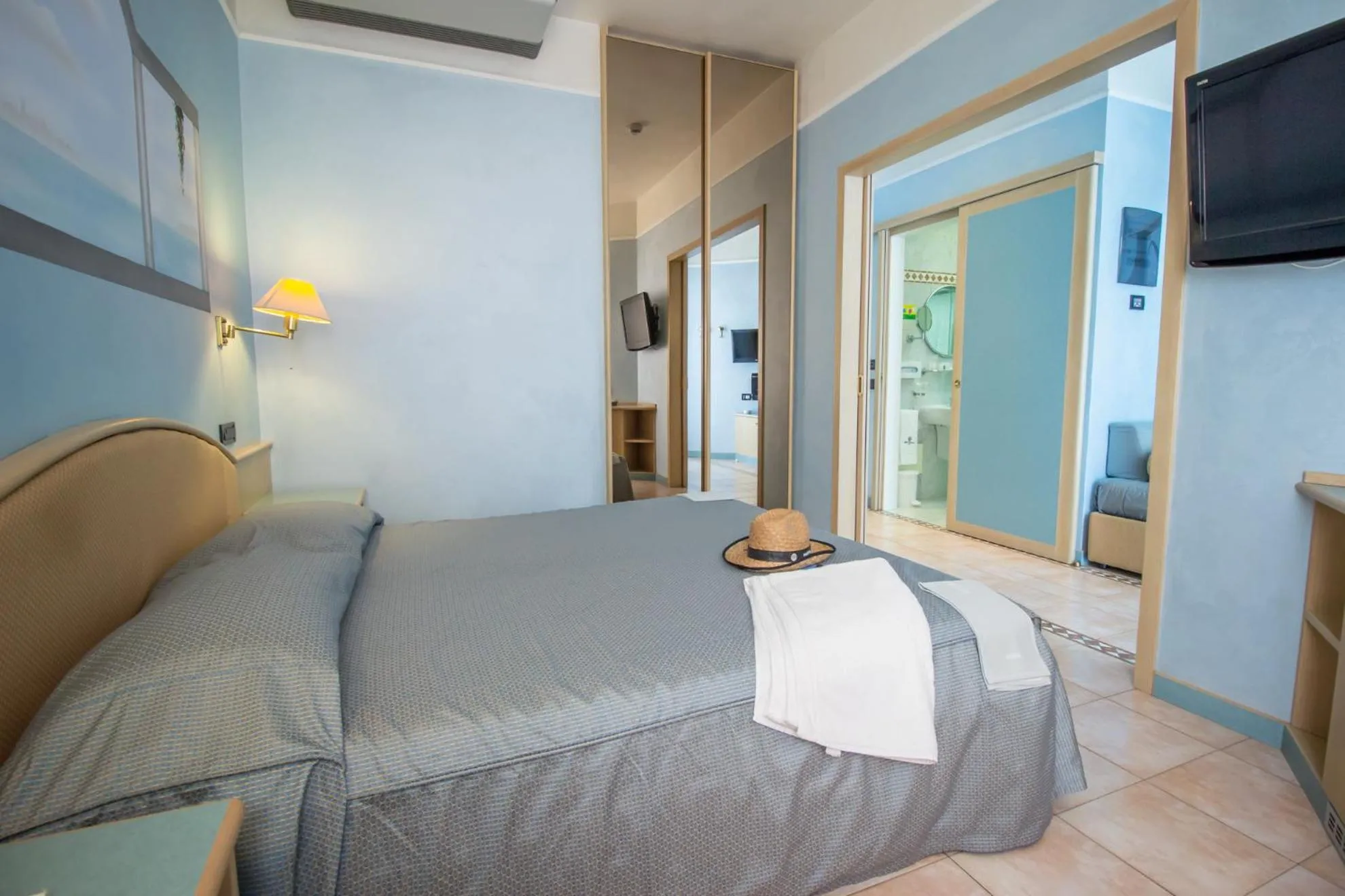 Bed in Hotel Universo