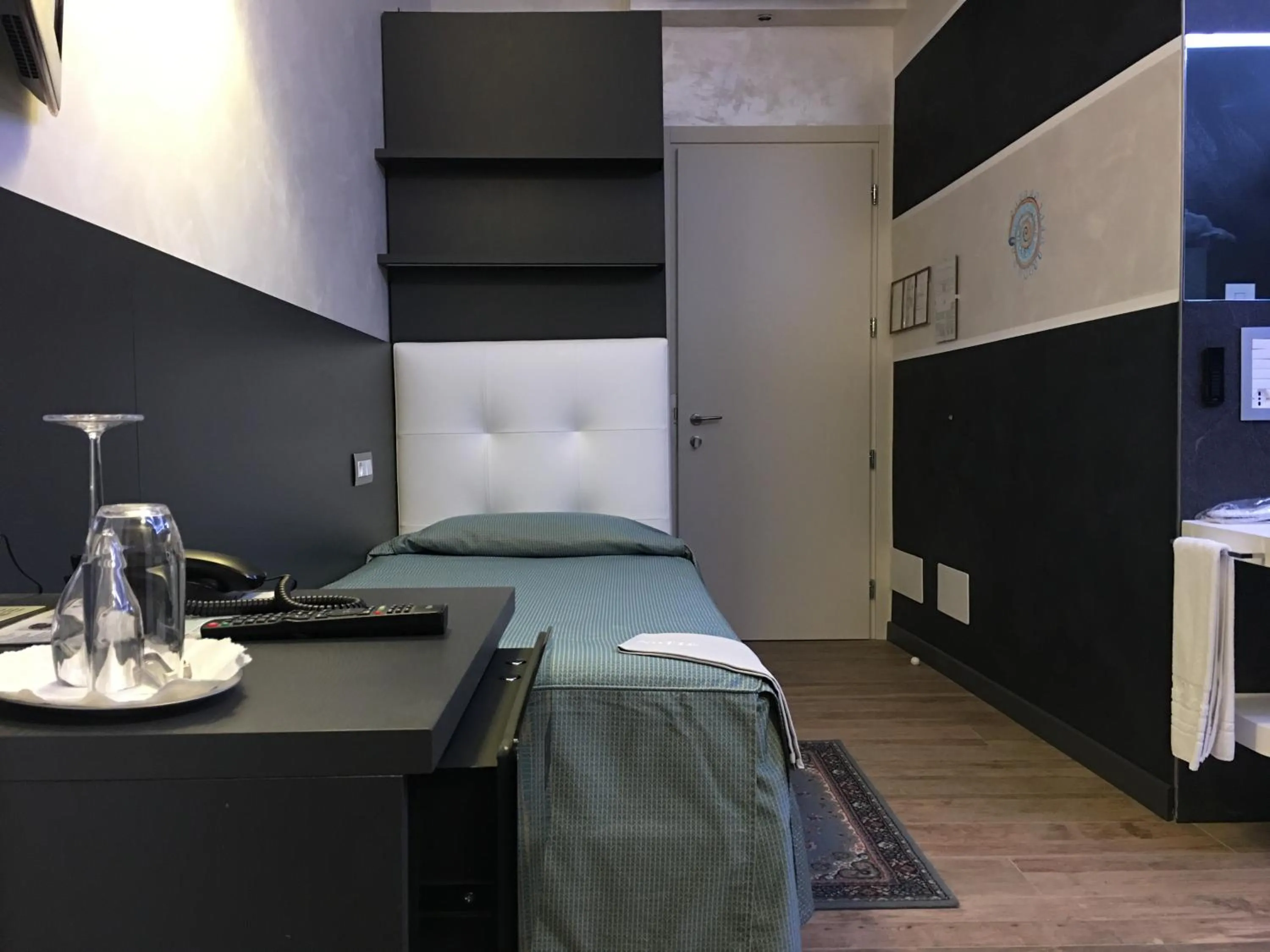 Photo of the whole room, Bed in Hotel Universo