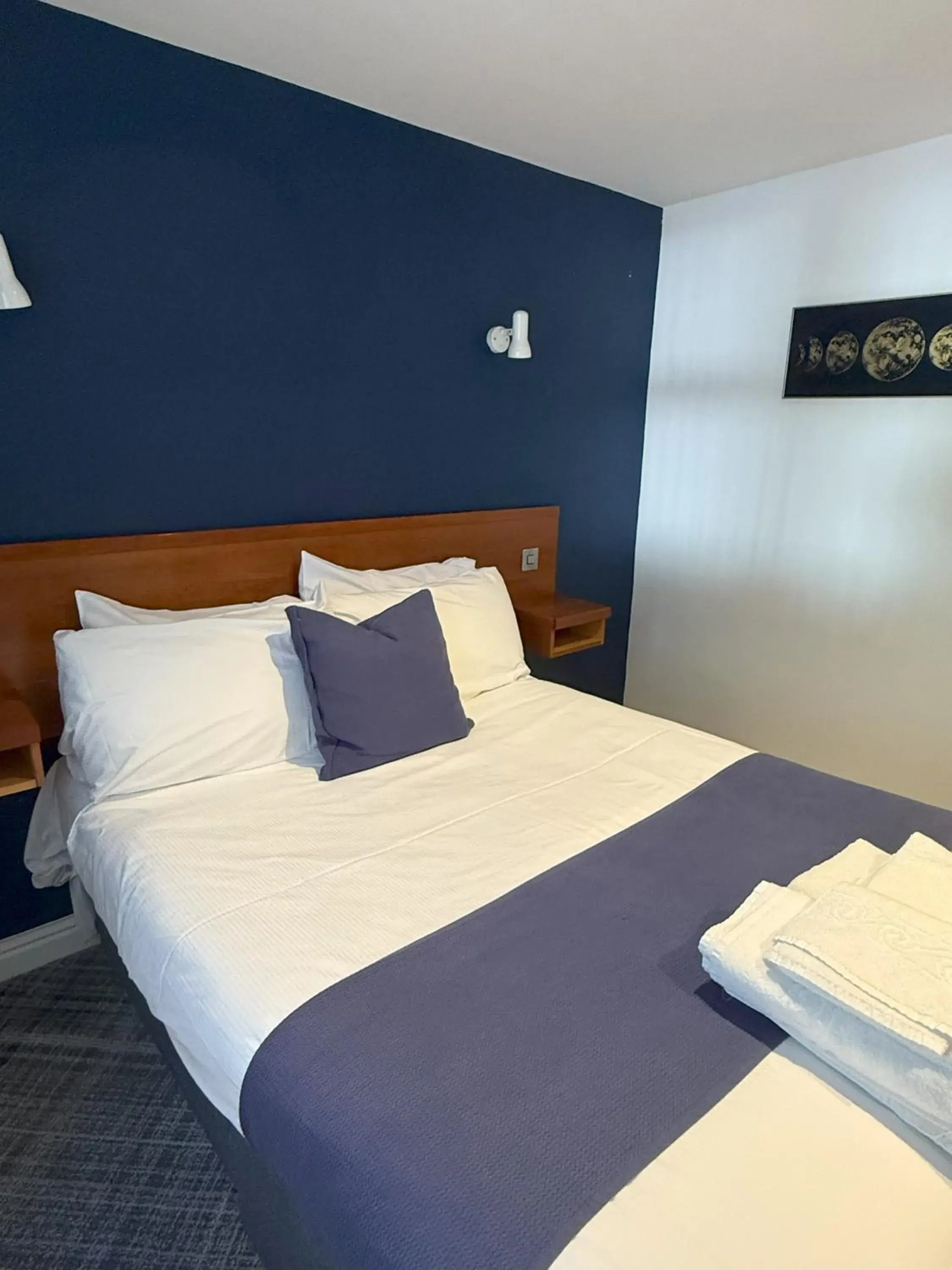 Double Room with Private Bathroom in Chase Hotel Double Room with Private Bathroom in Chase Hotel
