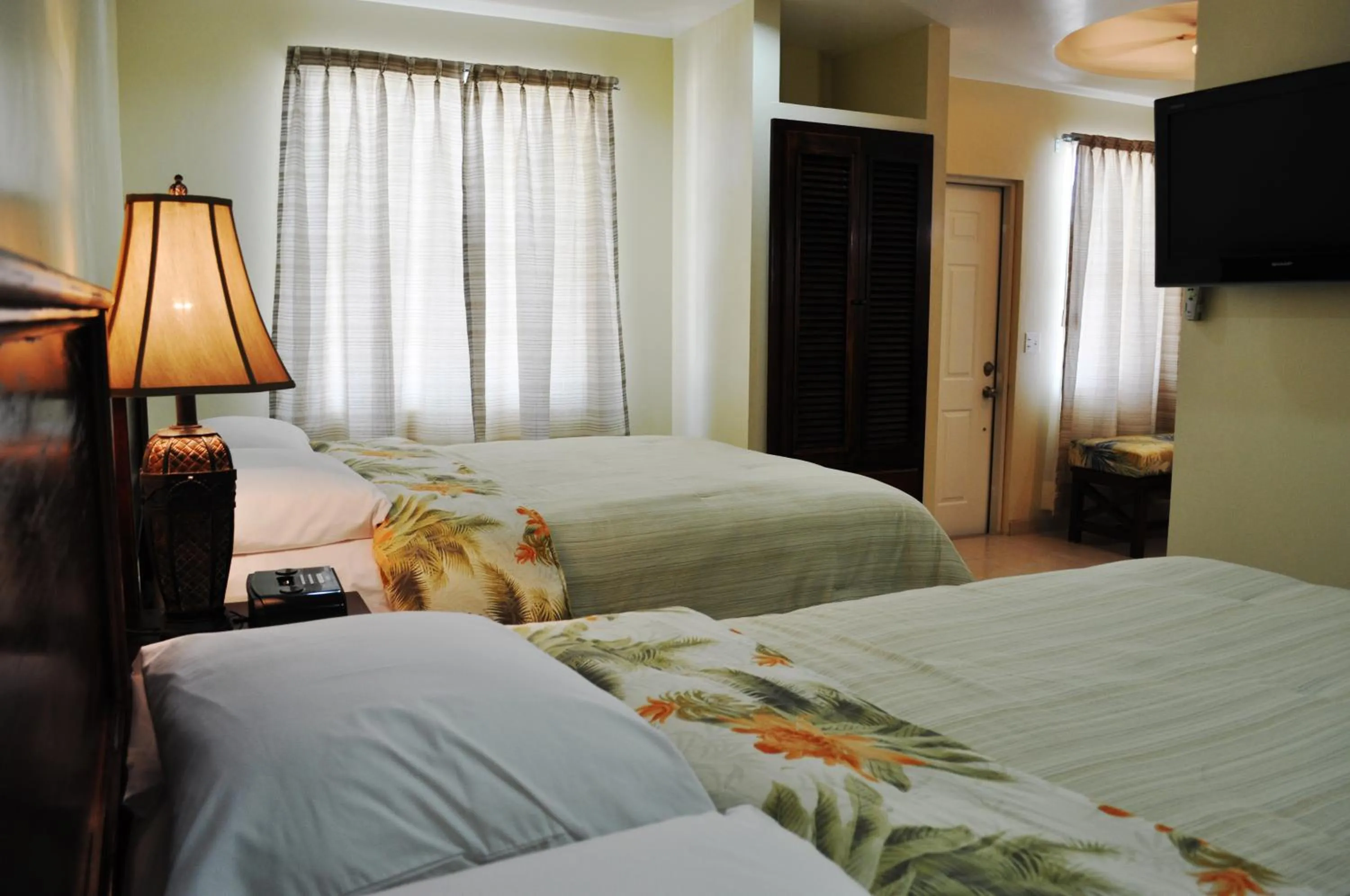 Photo of the whole room, Bed in Rainbow Hotel