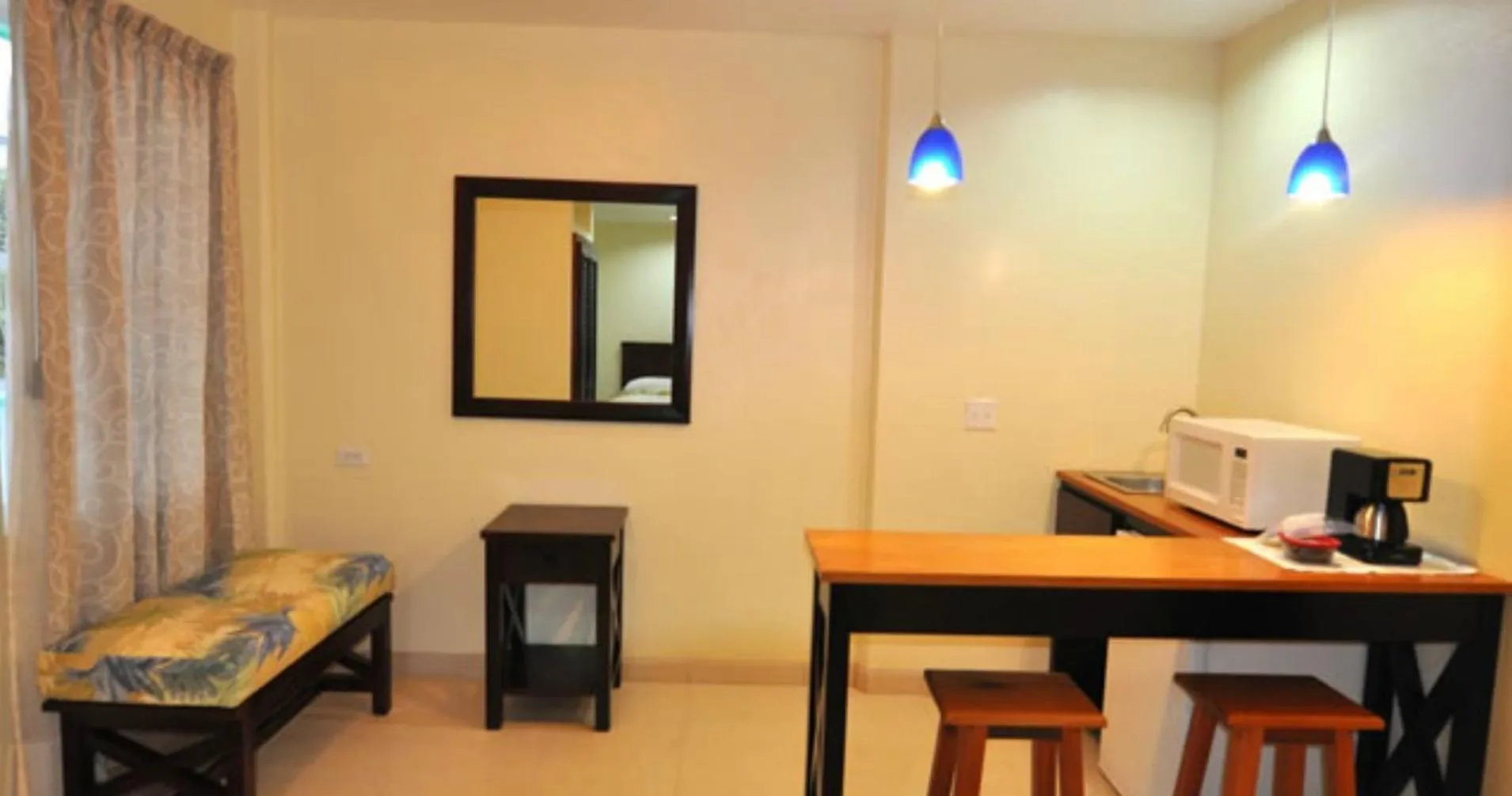 Kitchen or kitchenette, Bed in Rainbow Hotel