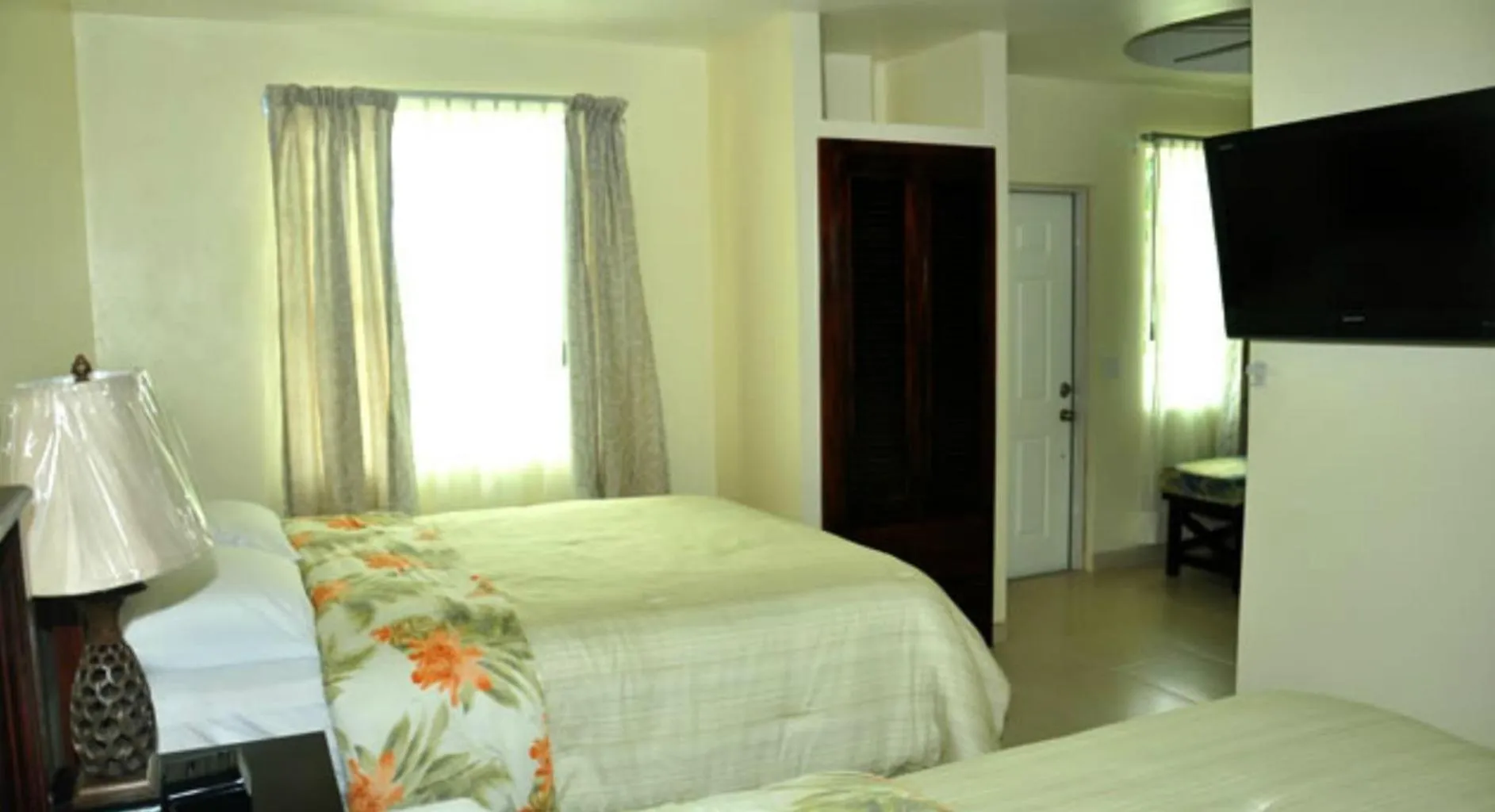 Day, Bed in Rainbow Hotel