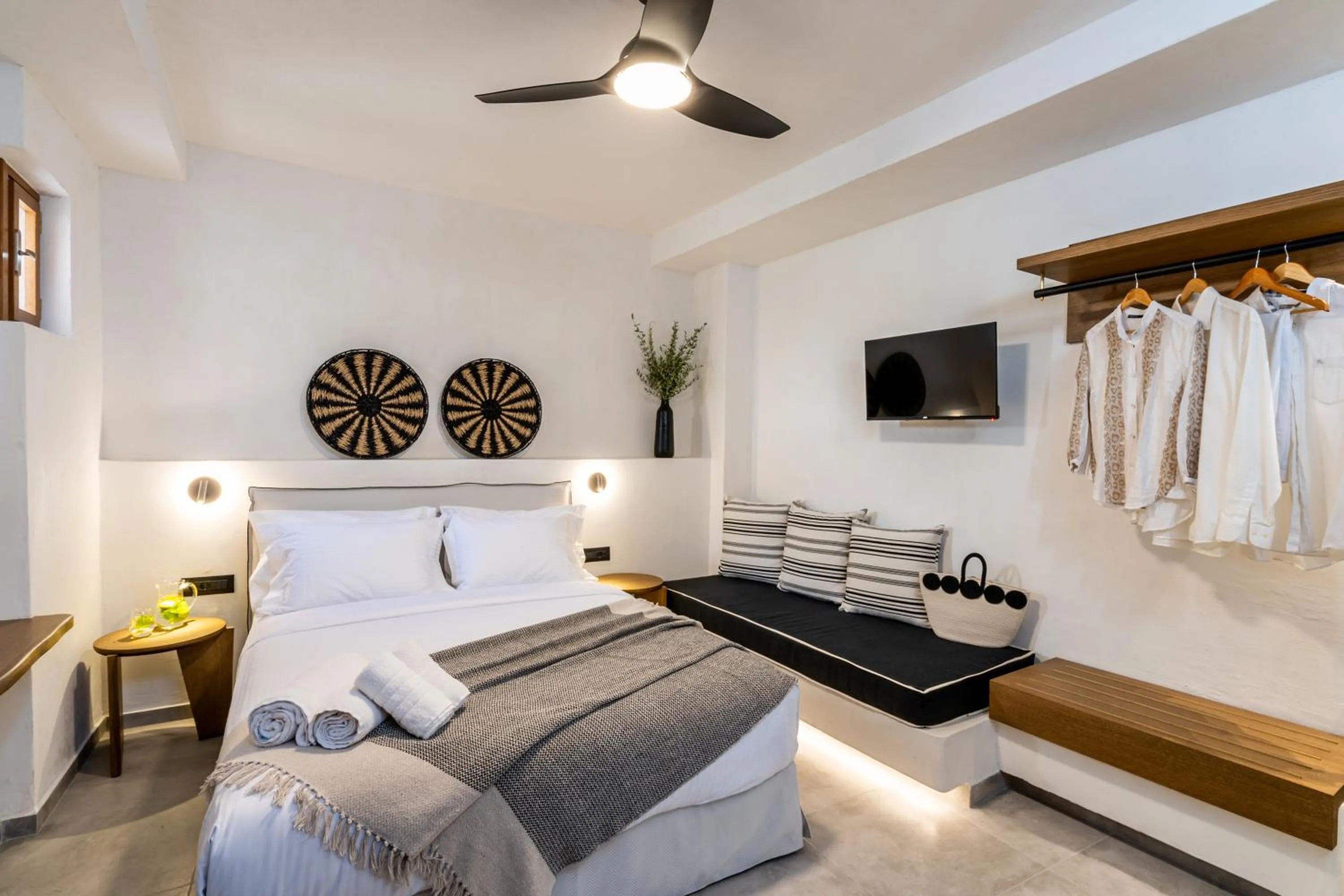 Bedroom, Bed in Amer Suites