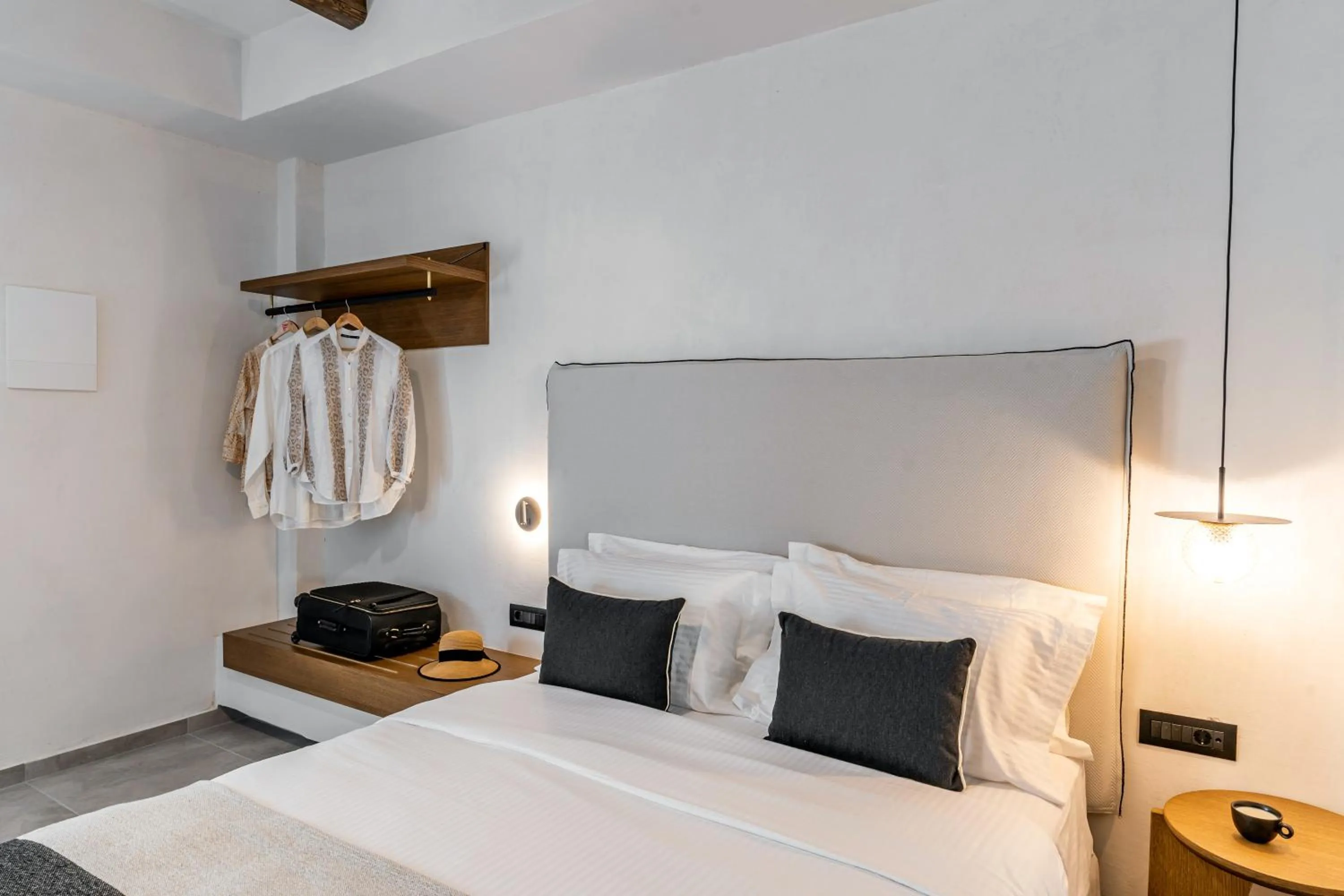 Bedroom, Bed in Amer Suites