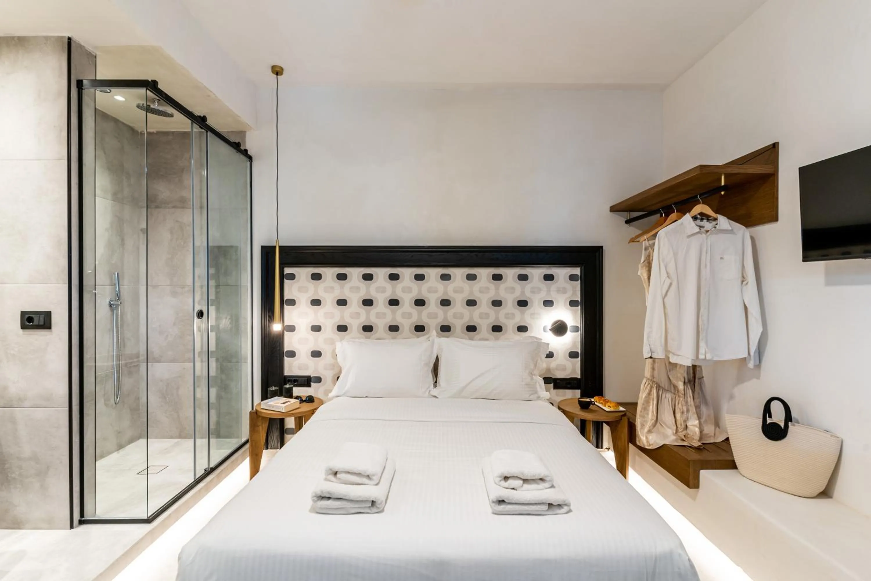 Bedroom, Bed in Amer Suites