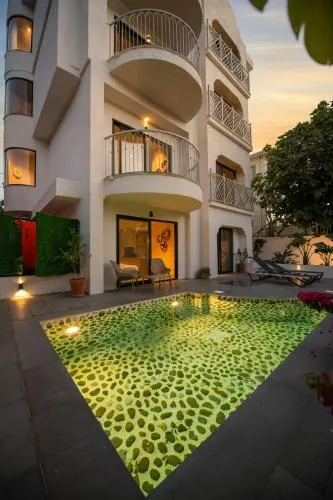 Icon Beach Suites Hotel Sovalye Island