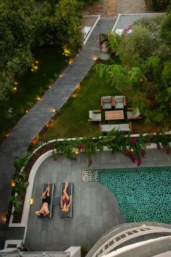 Icon Beach Suites Hotel Sovalye Island