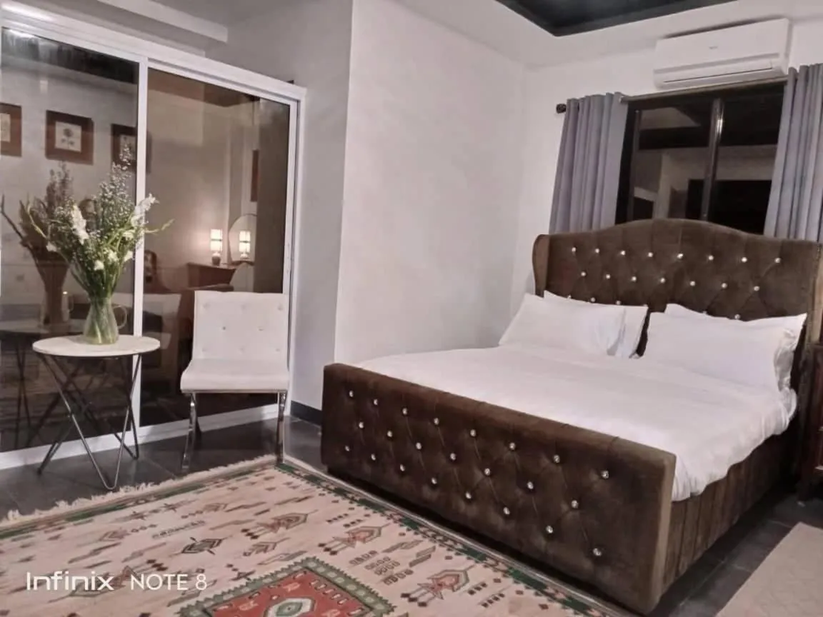 Seating area, Bed in Gmb-Arte' Hotel