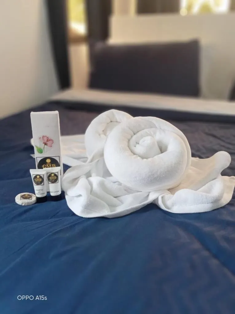 Bathroom, Bed in Gmb-Arte' Hotel